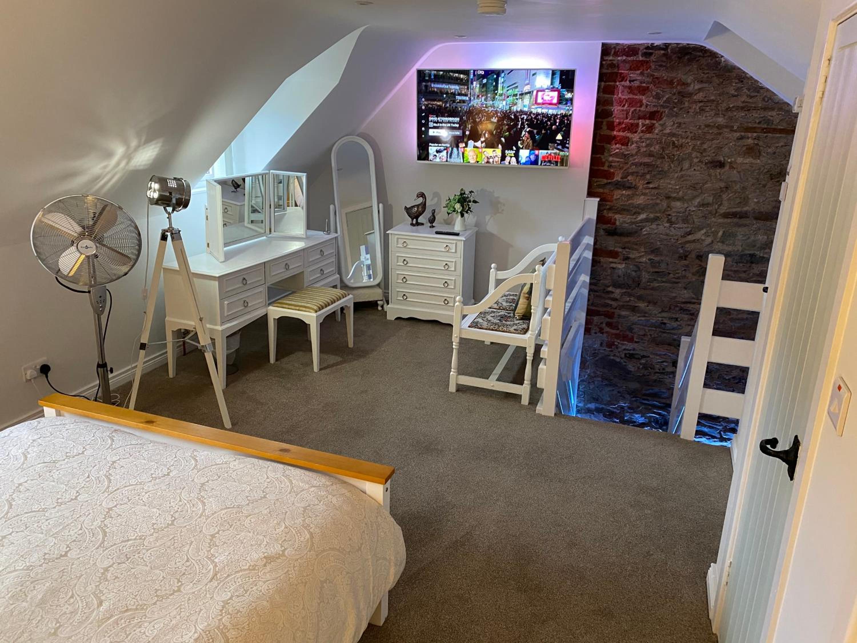 One-Bedroom House - Photo 3
