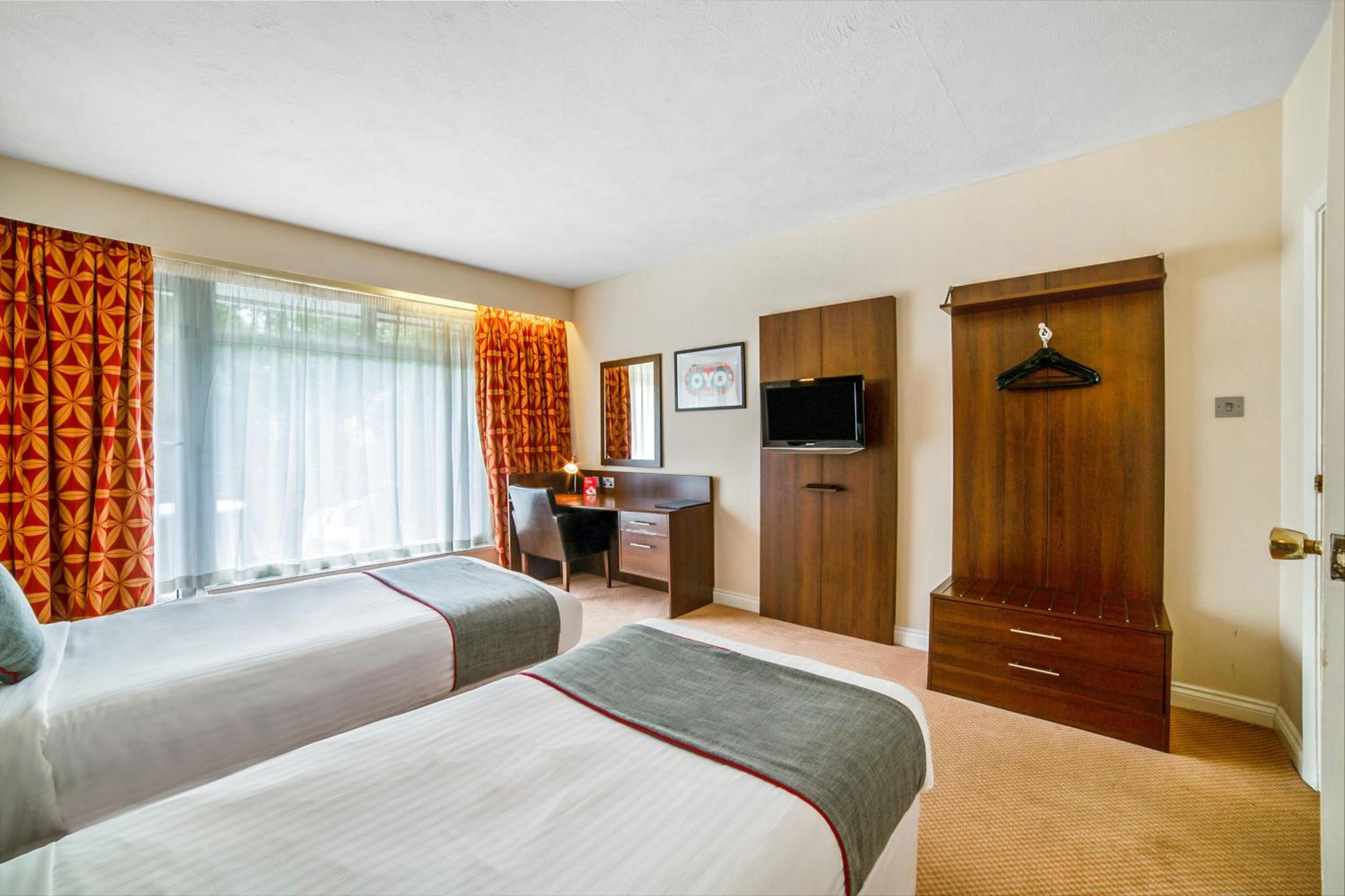 Standard Twin Room - Photo 14