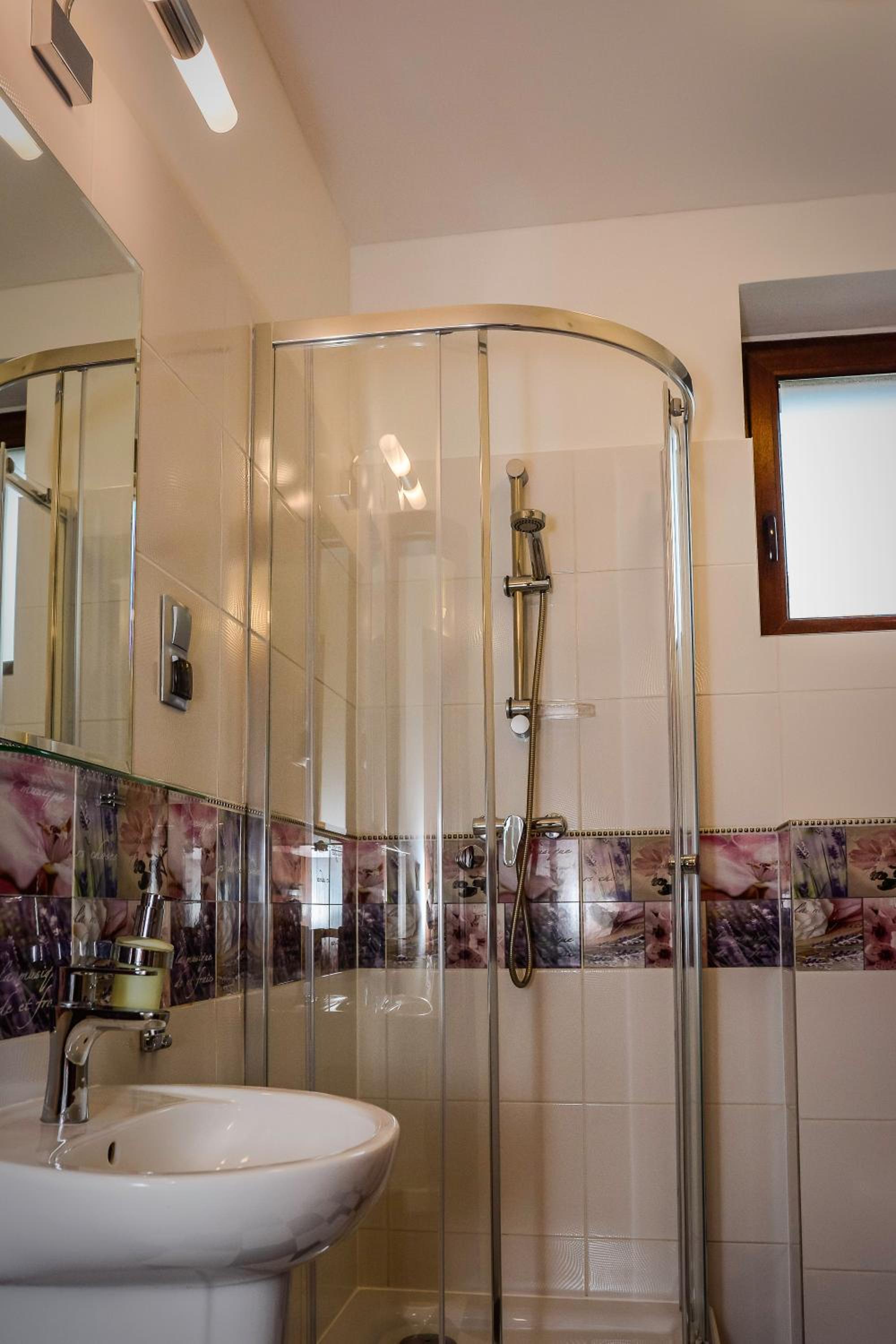 Standard Double or Twin Room - Photo 3