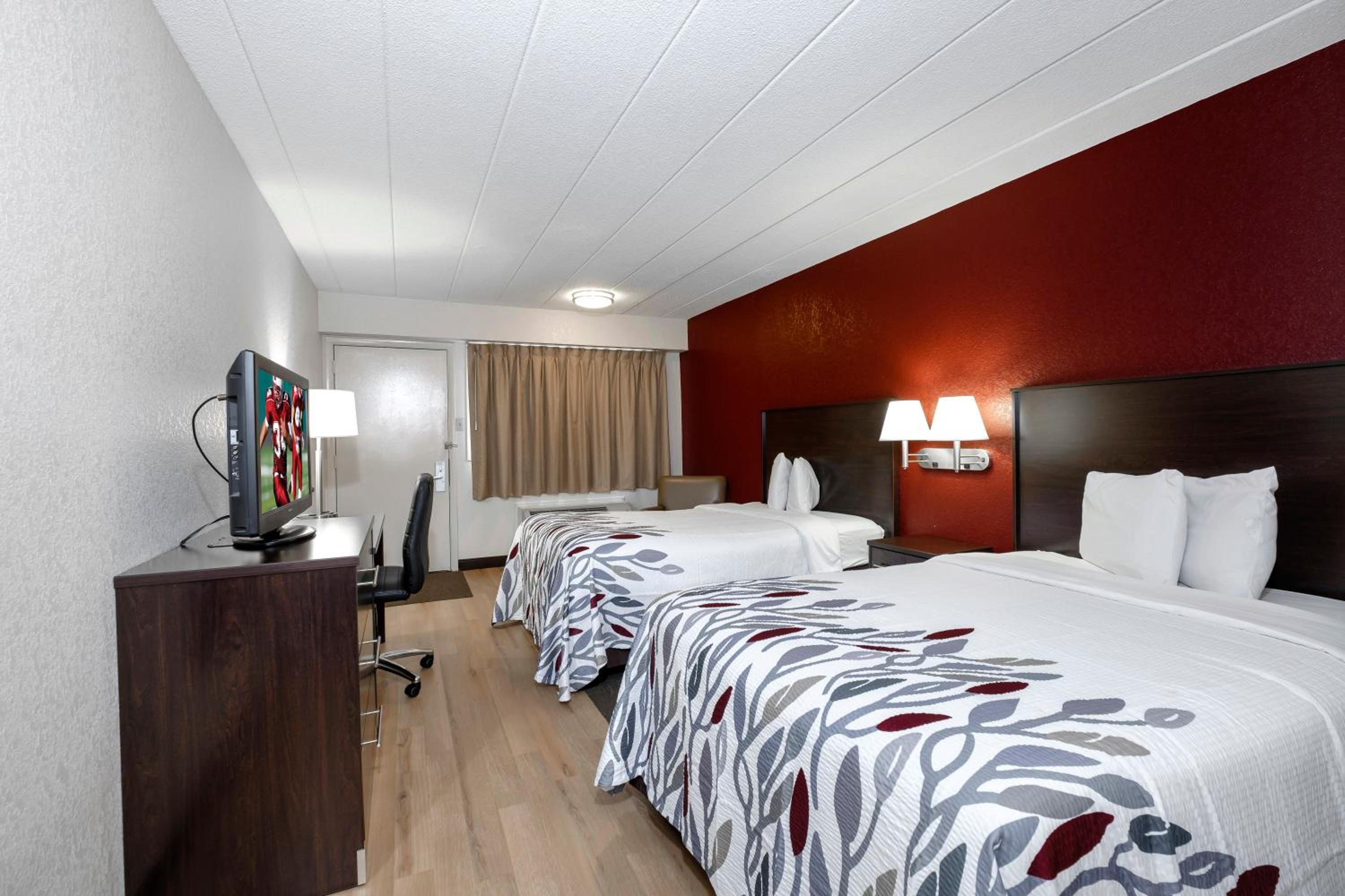 Deluxe Room with Two Queen Beds Non-Smoking - Photo 5