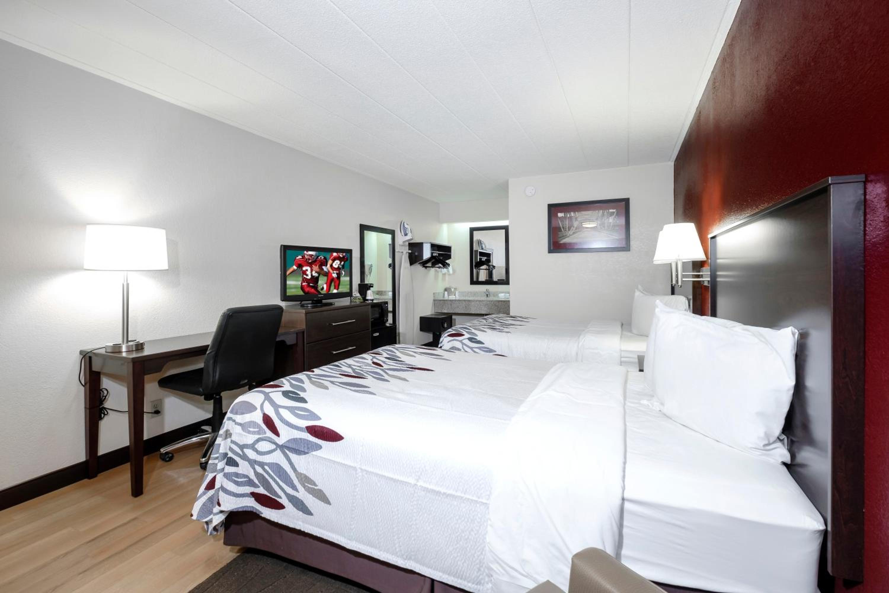 Deluxe Room with Two Queen Beds Non-Smoking - Photo 3