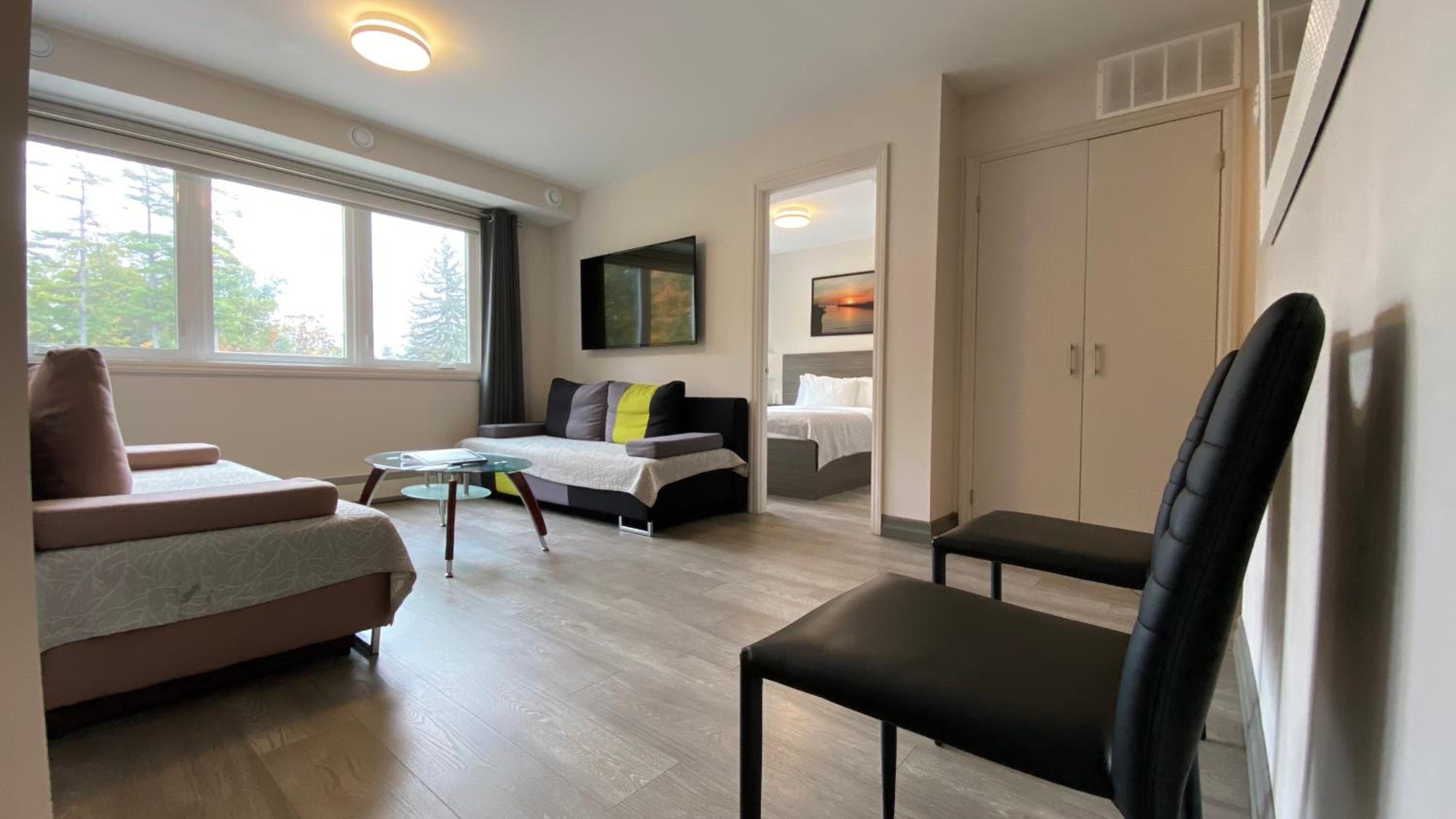 Two-Bedroom Queen Apartment