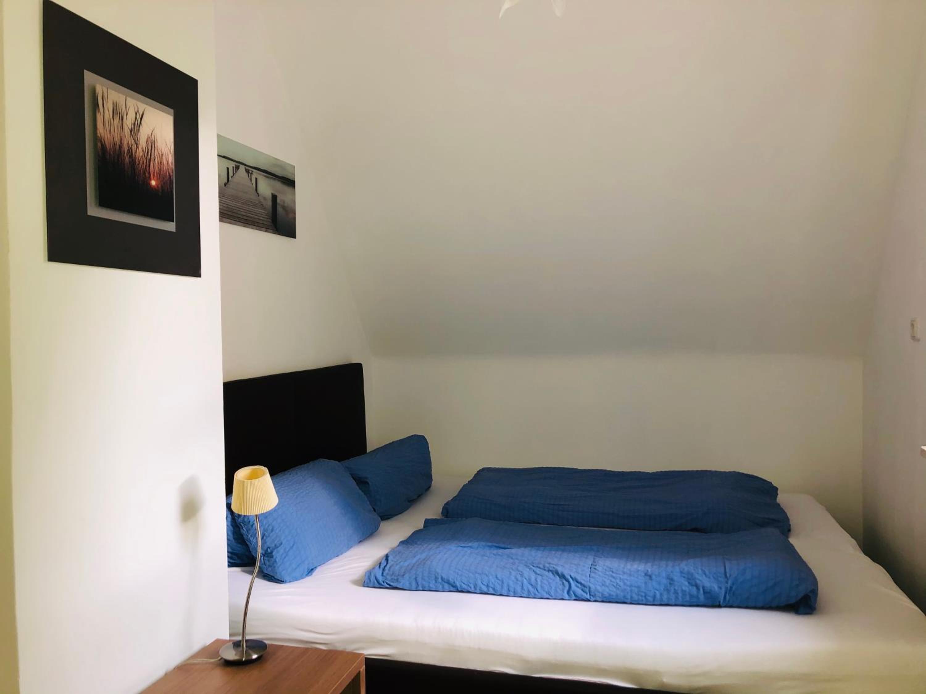 One-Bedroom Apartment - Photo 2