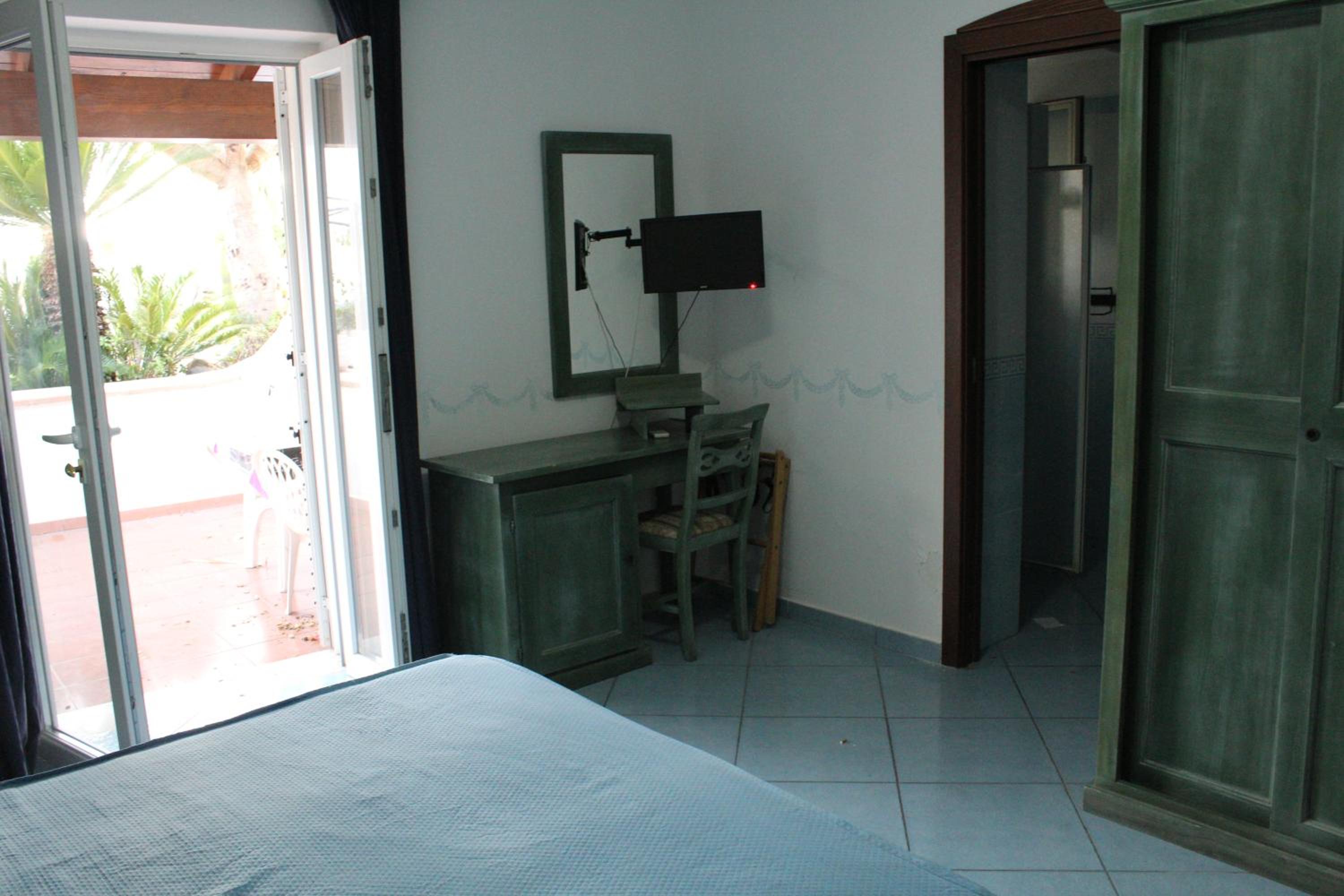 Quadruple Room - Photo 3