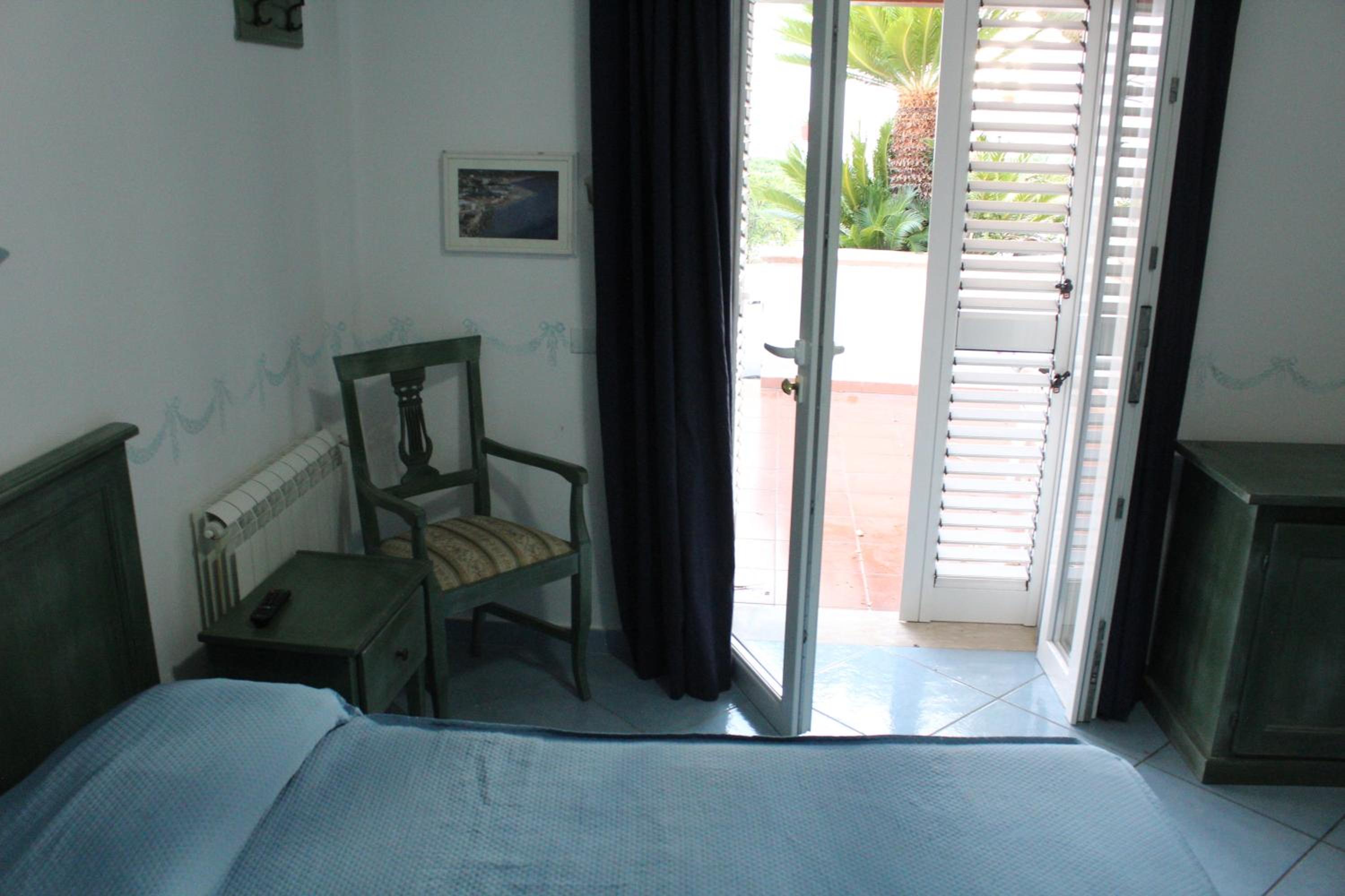 Quadruple Room - Photo 4