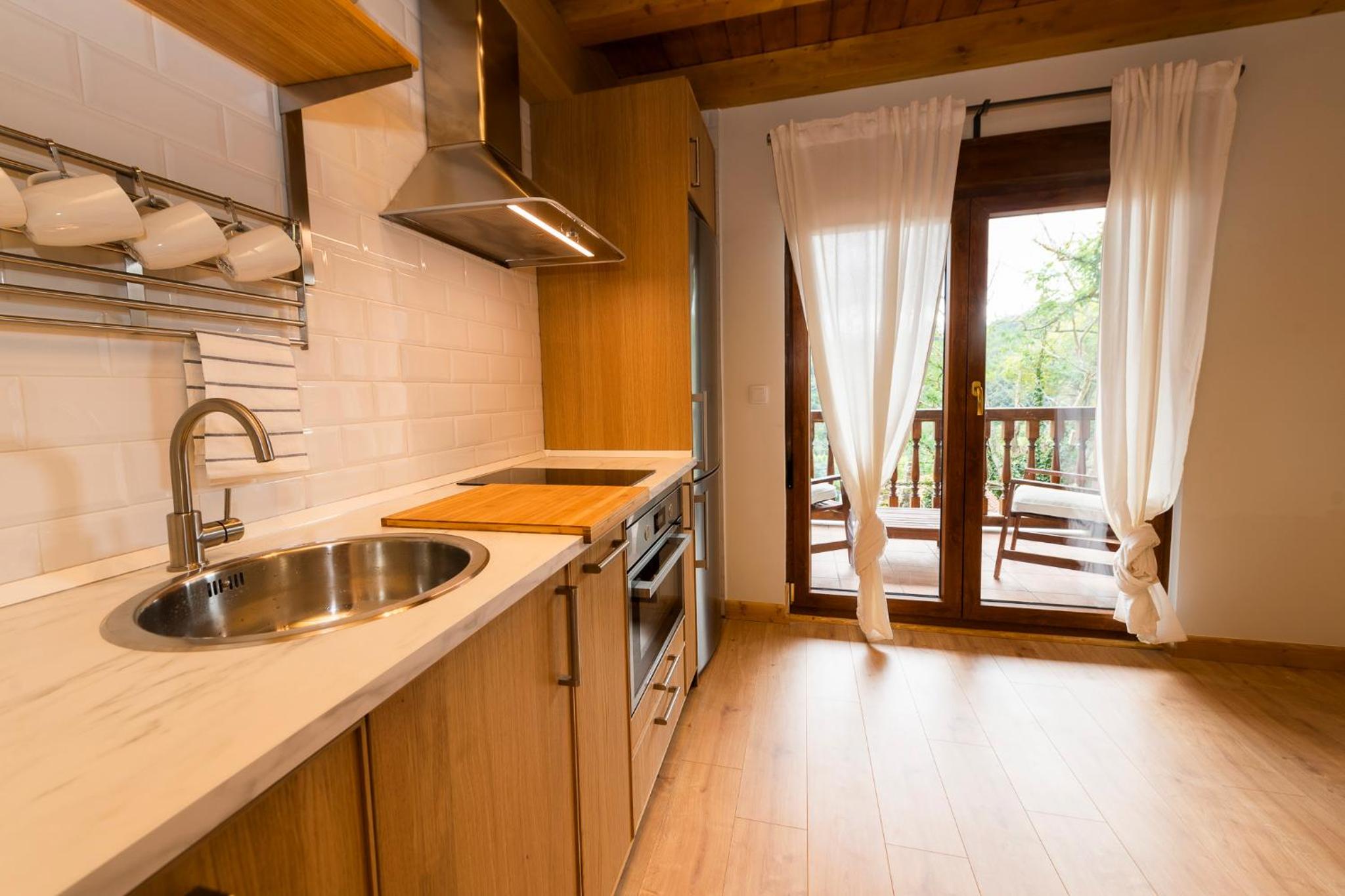 Apartment with Terrace - Photo 17