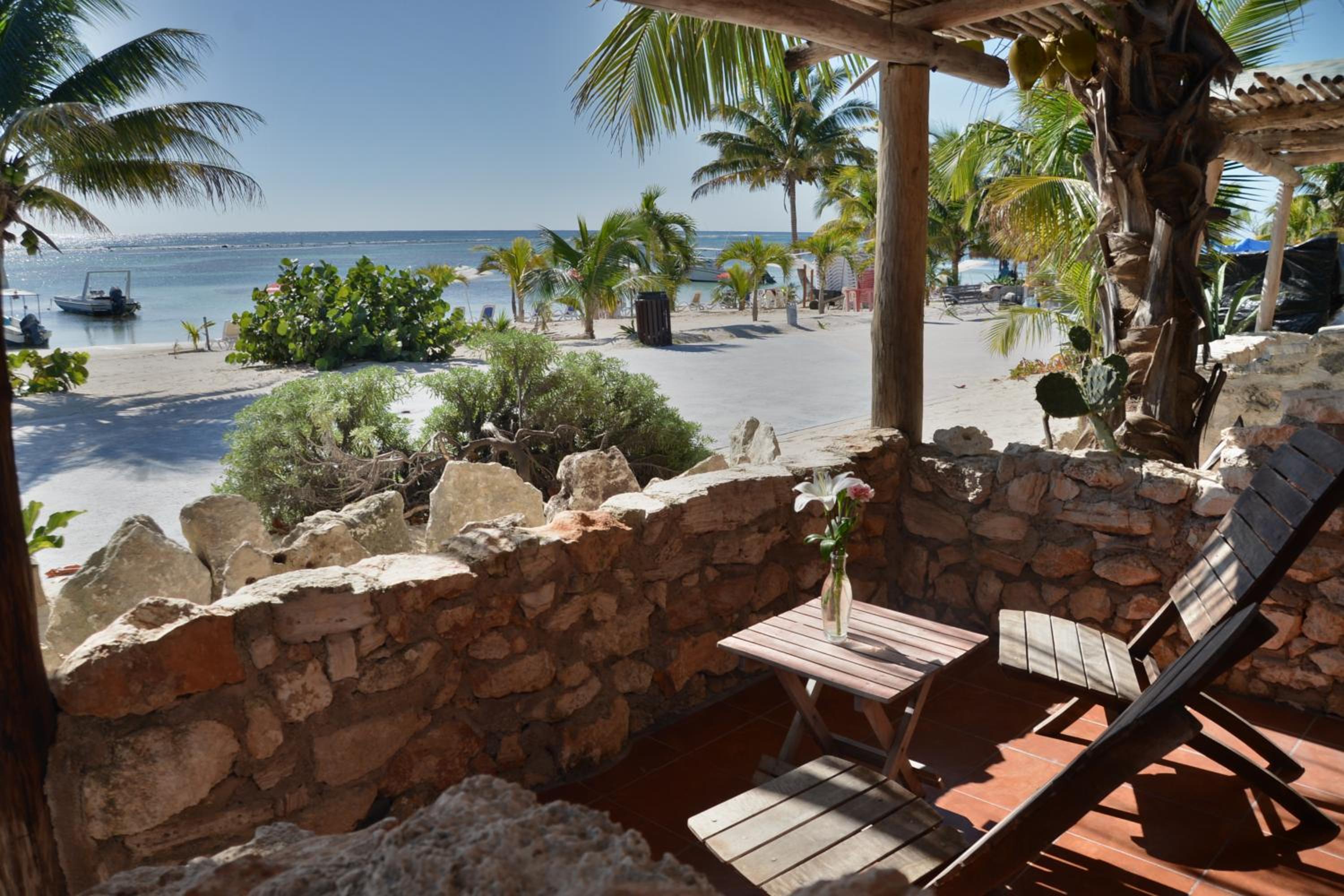 Bungalow - Beach Front - Photo 1