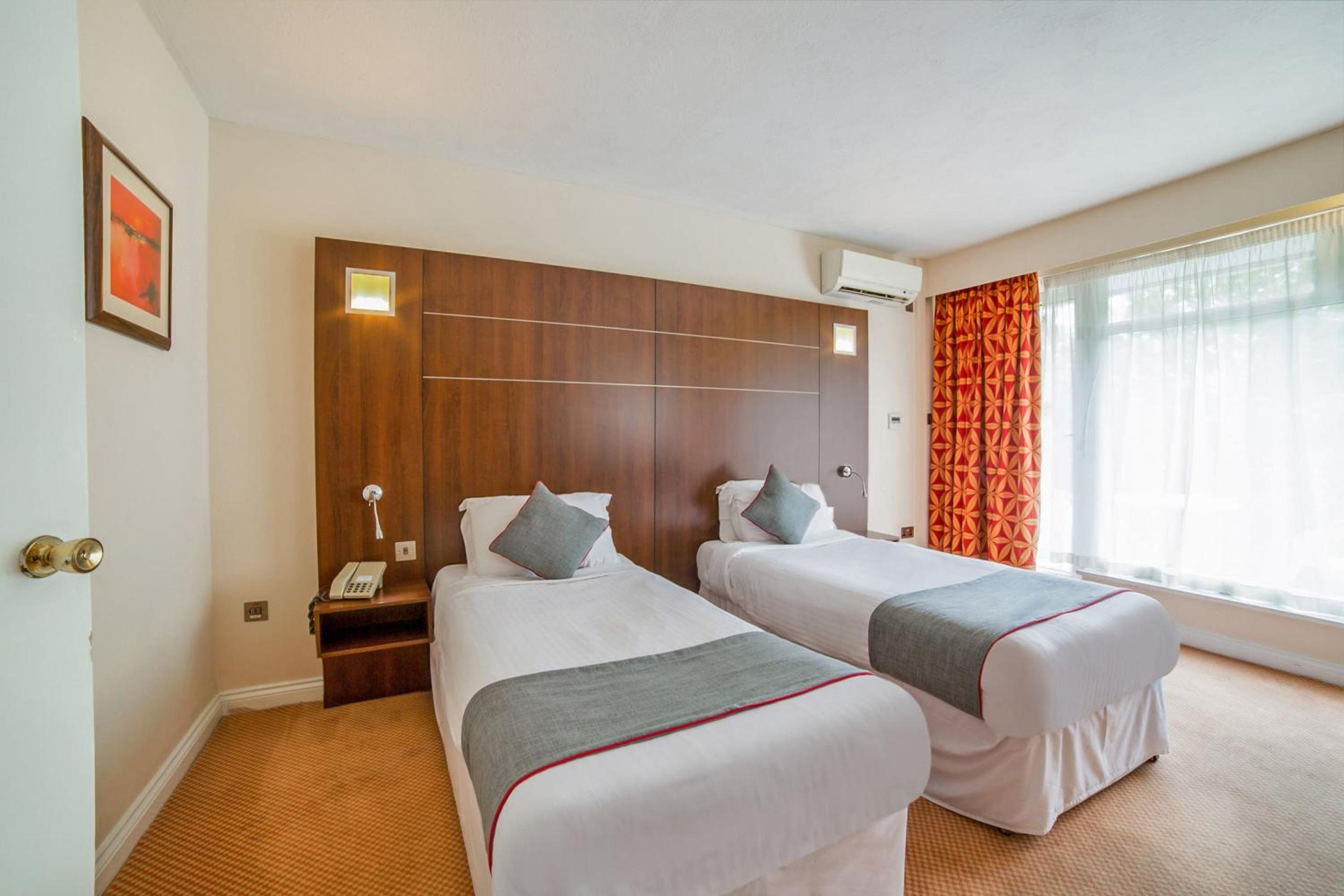 Standard Twin Room - Photo 10
