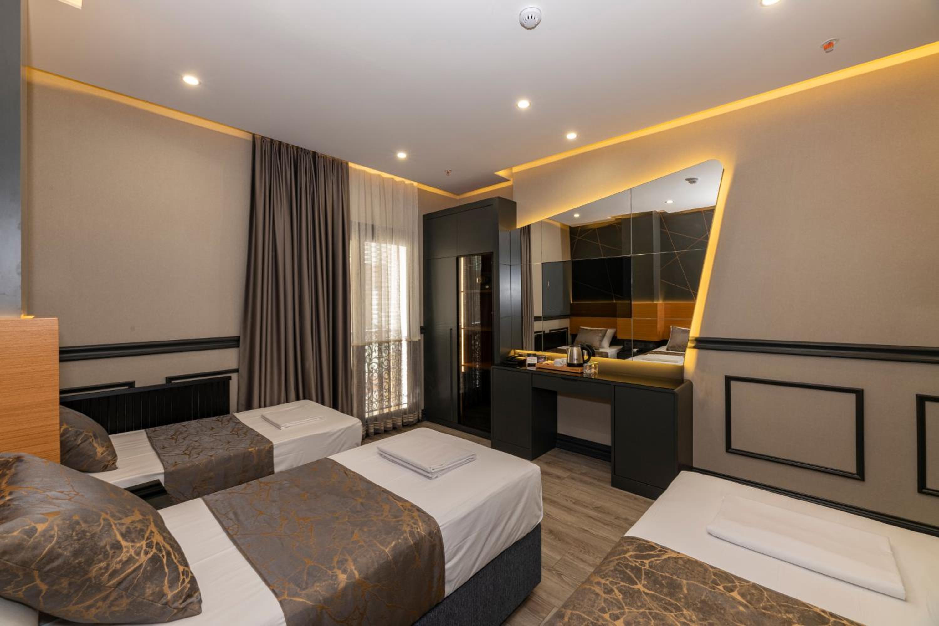Deluxe Triple Room photo 3