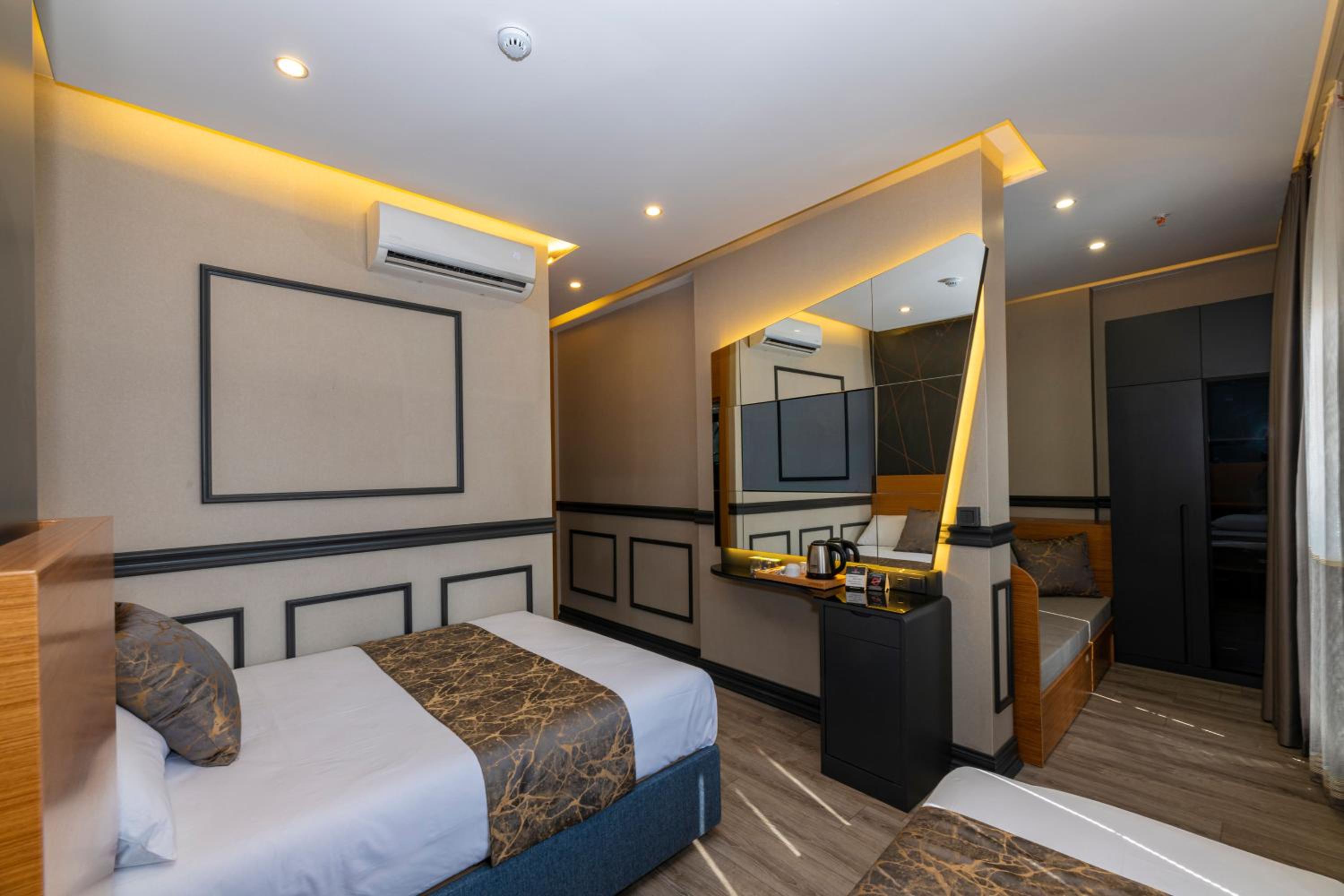 Deluxe Triple Room photo 2