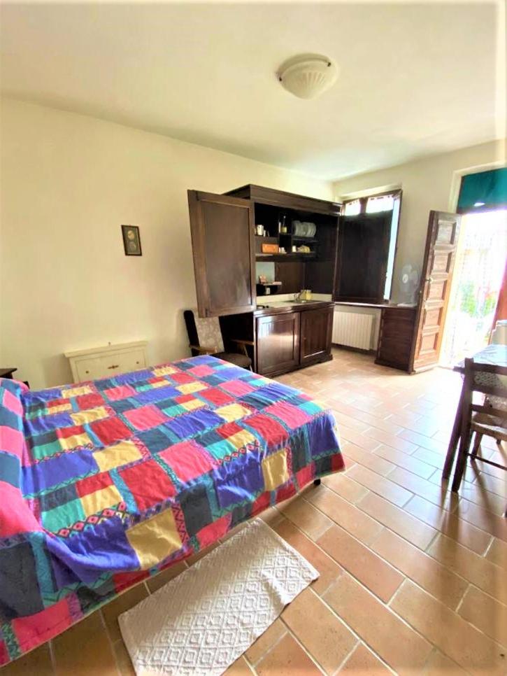 Studio Apartment - Photo 1