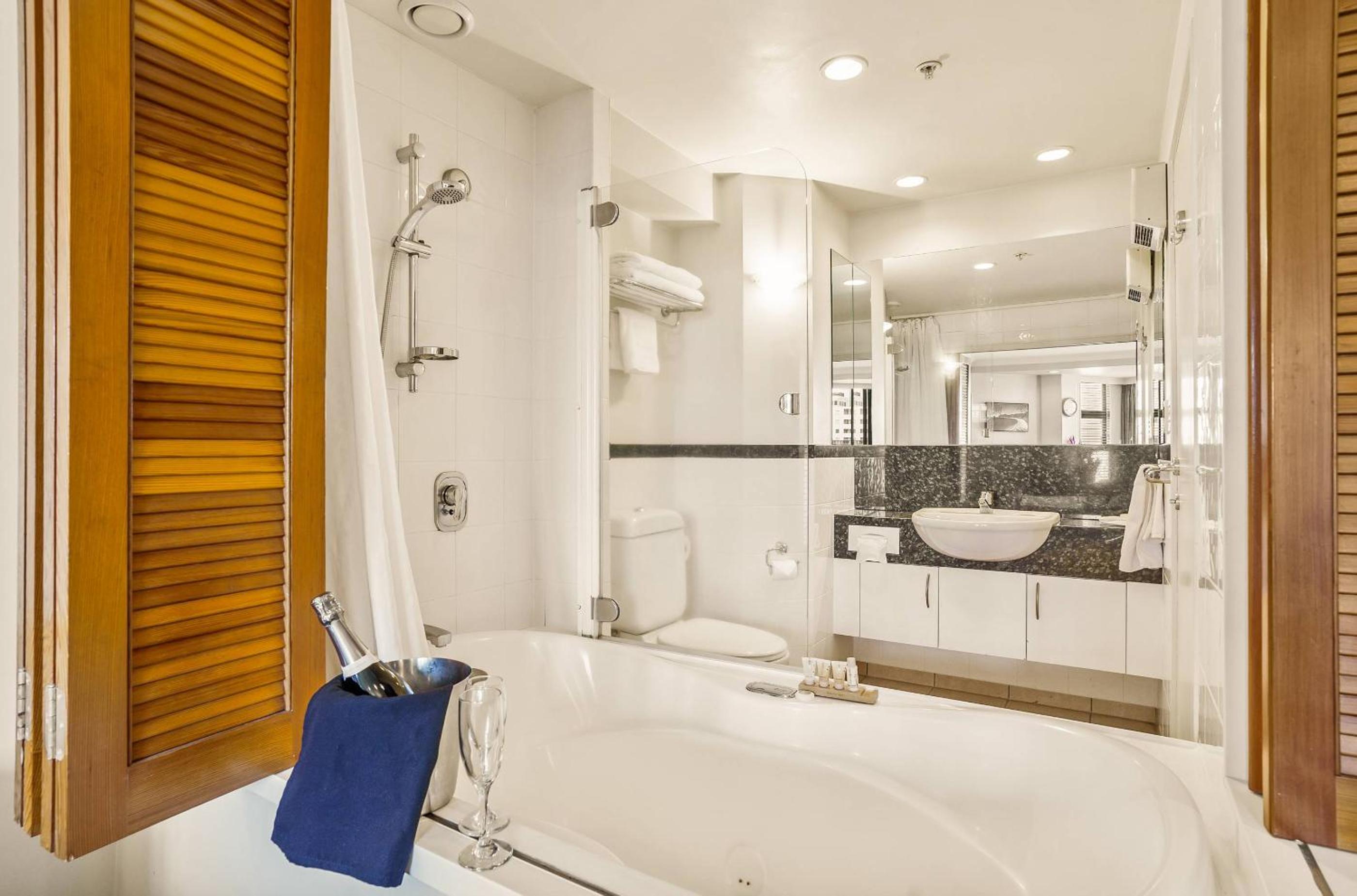 Deluxe King Studio with Spa Bath
