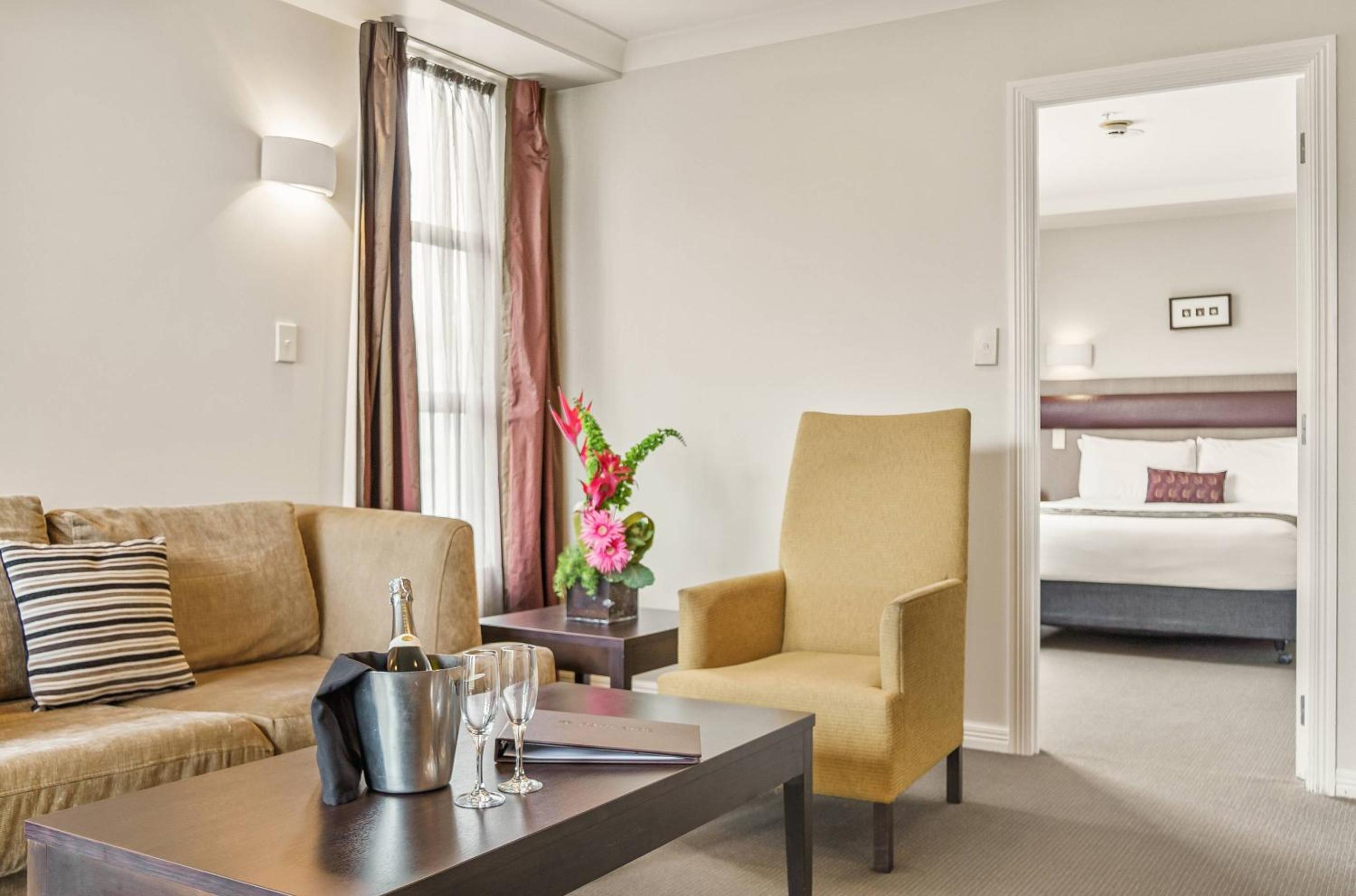 Executive Suite with Spa Bath thumbnail 6
