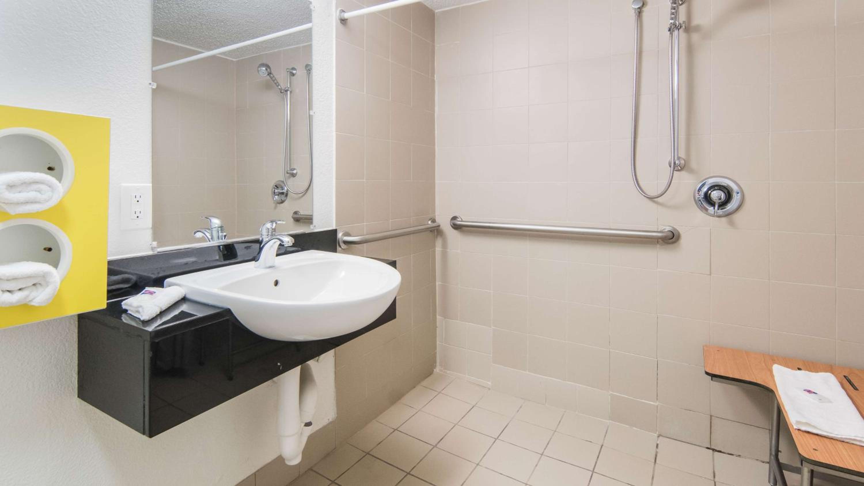 Queen Room with Two Queen Beds - Disability Access - Non-Smoking photo 2
