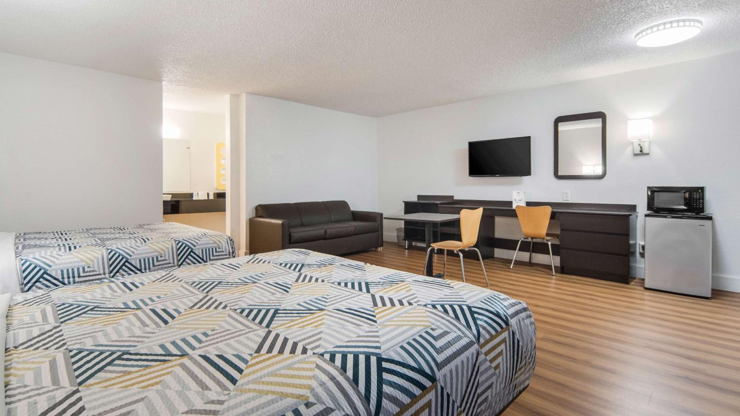 Queen Room with Two Queen Beds - Disability Access - Non-Smoking photo 3
