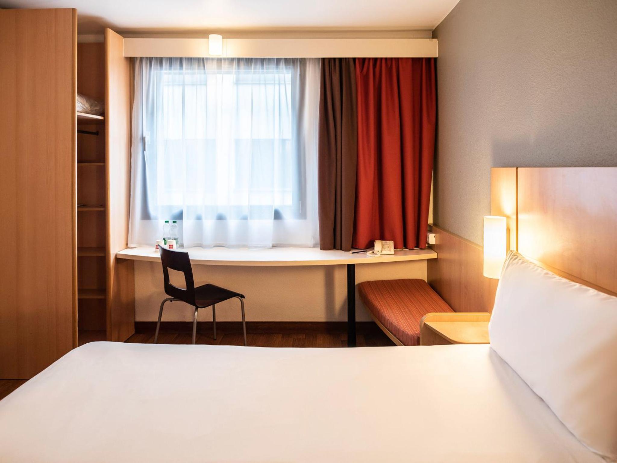 Double Room - Photo 8