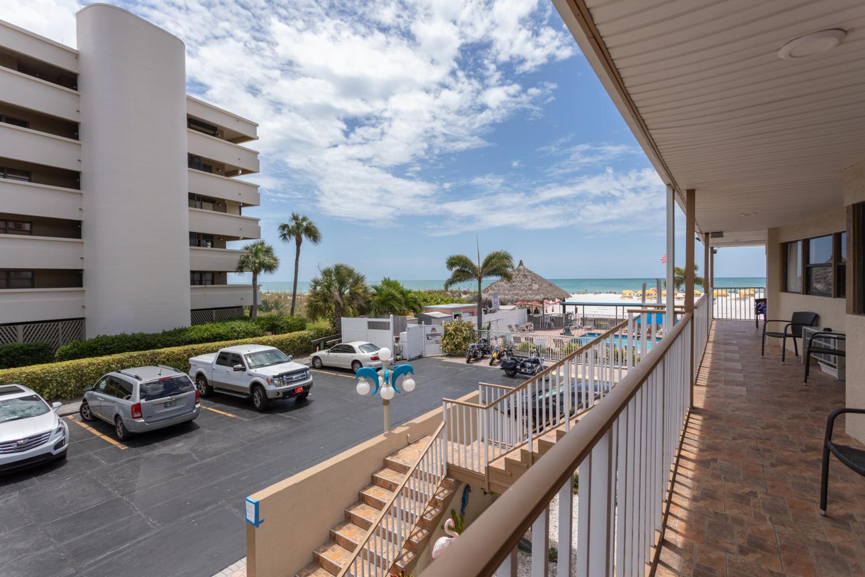 Superior Gulf View Suite: 2 Queen Beds and 1 Sofa Bed - Photo 2