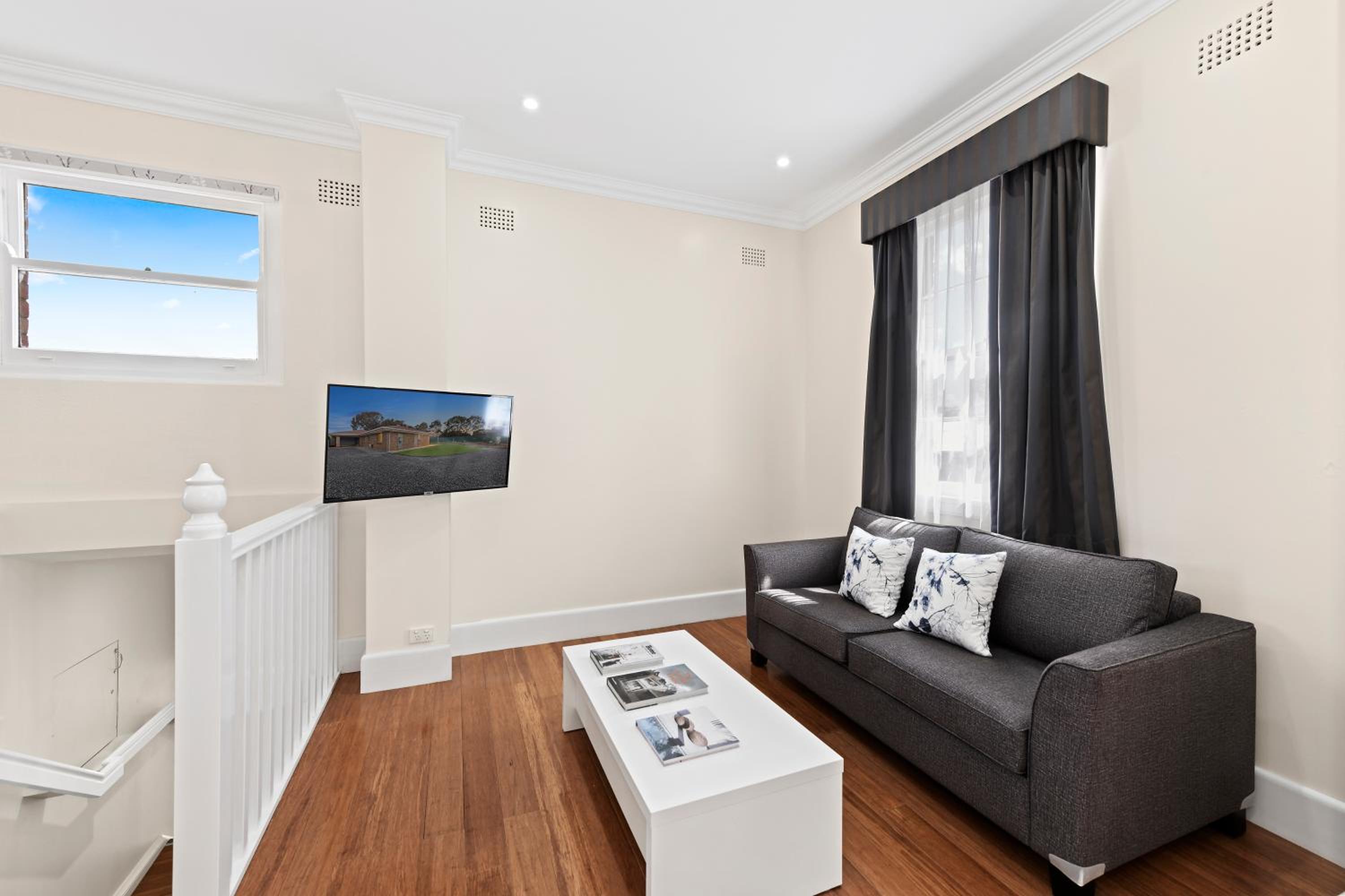 Studio Apartment - Photo 1