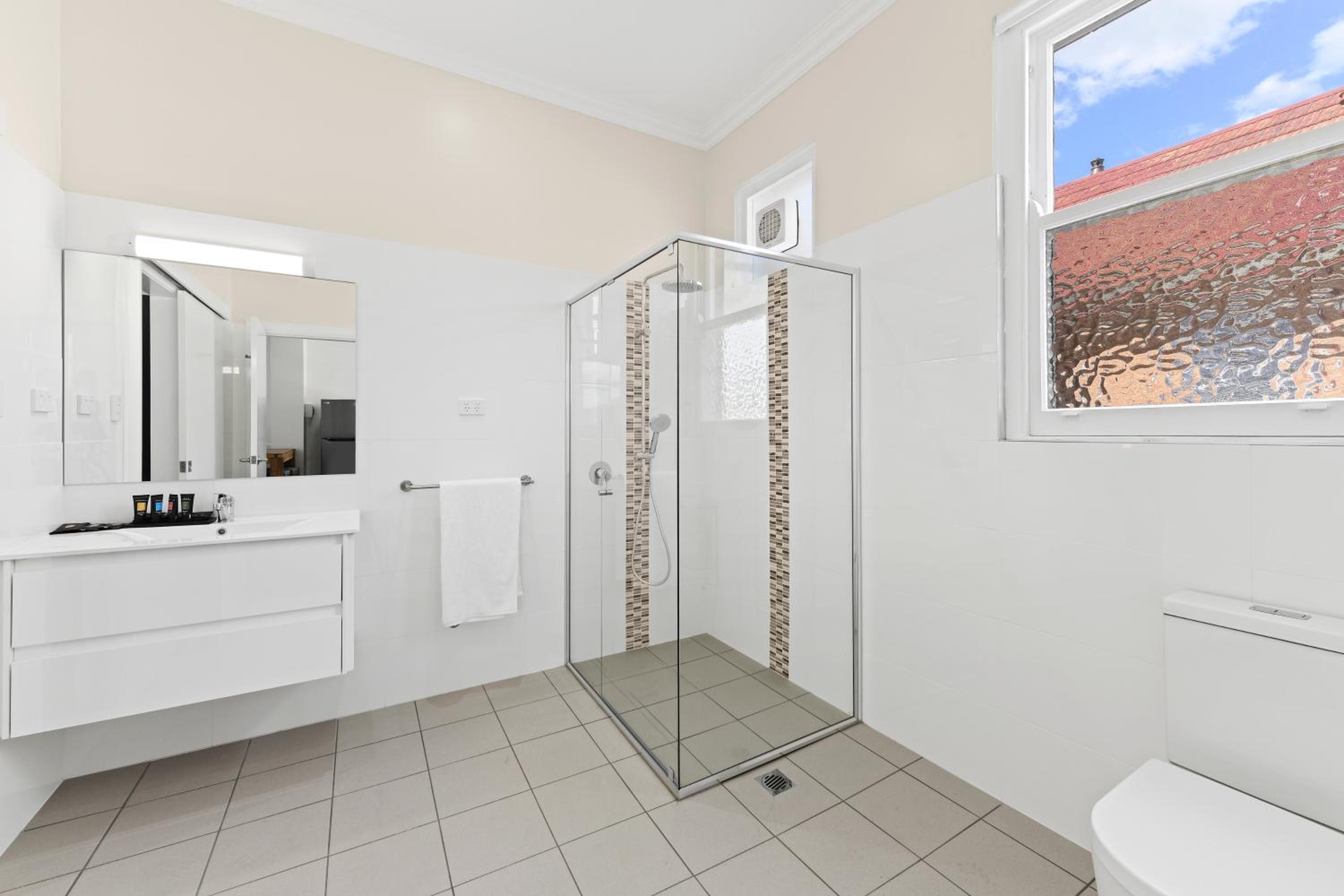 Studio Apartment - Photo 4