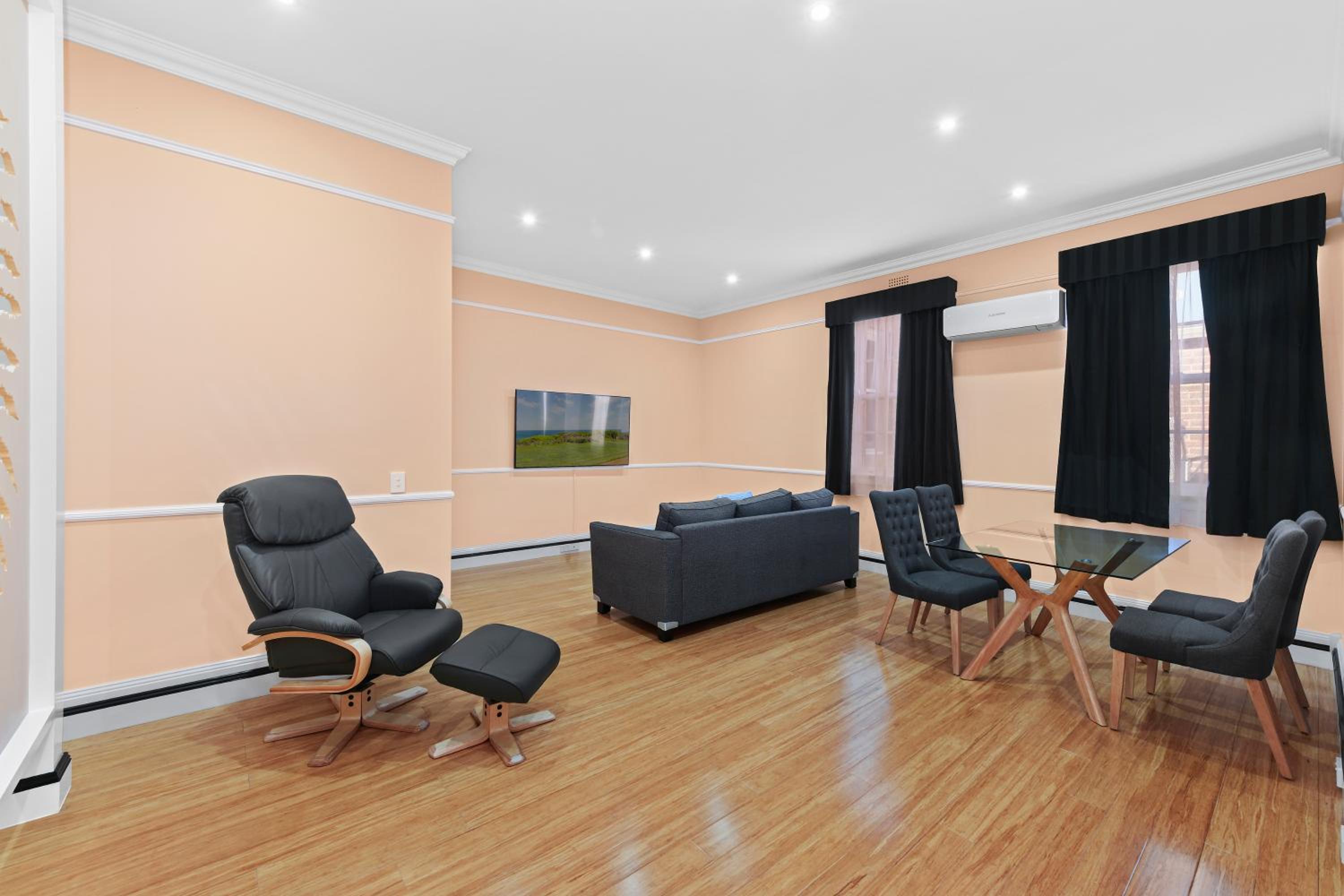 One-Bedroom Apartment - Photo 1
