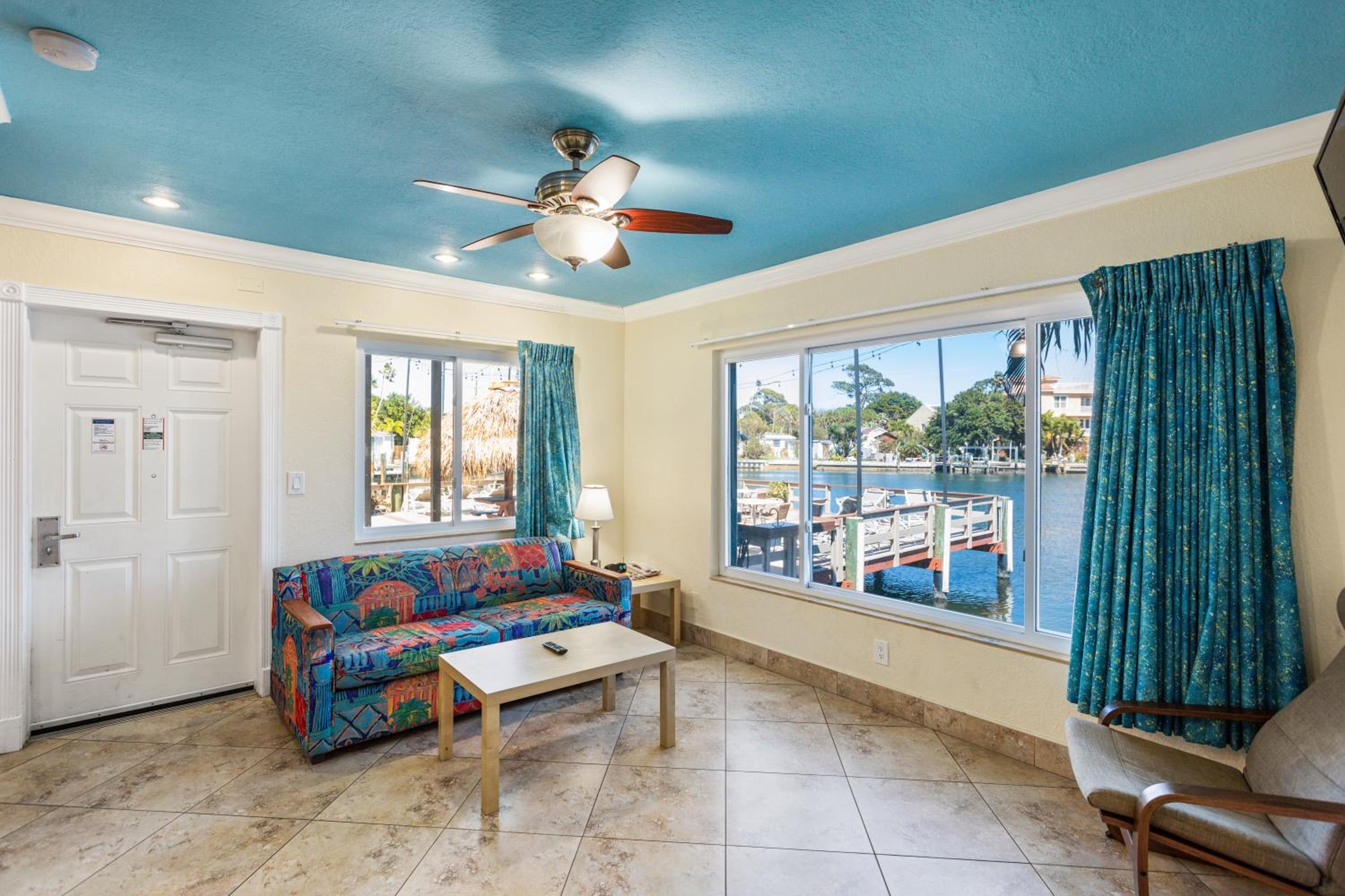 Deluxe One Bedroom Suite: 1 Queen Bed and 1 Sleeper Sofa - Photo 1