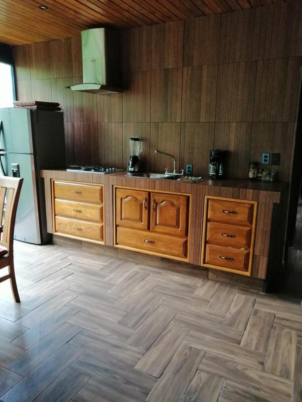 Deluxe Double Room (2 Adults + 1 Child) - Photo 8