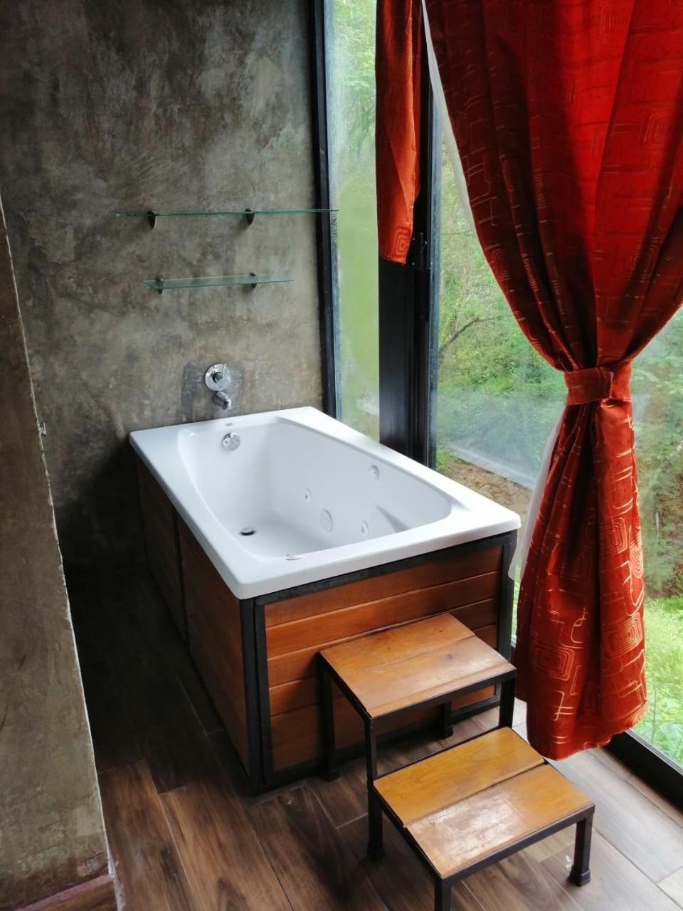 Deluxe Double Room (2 Adults + 1 Child) - Photo 13