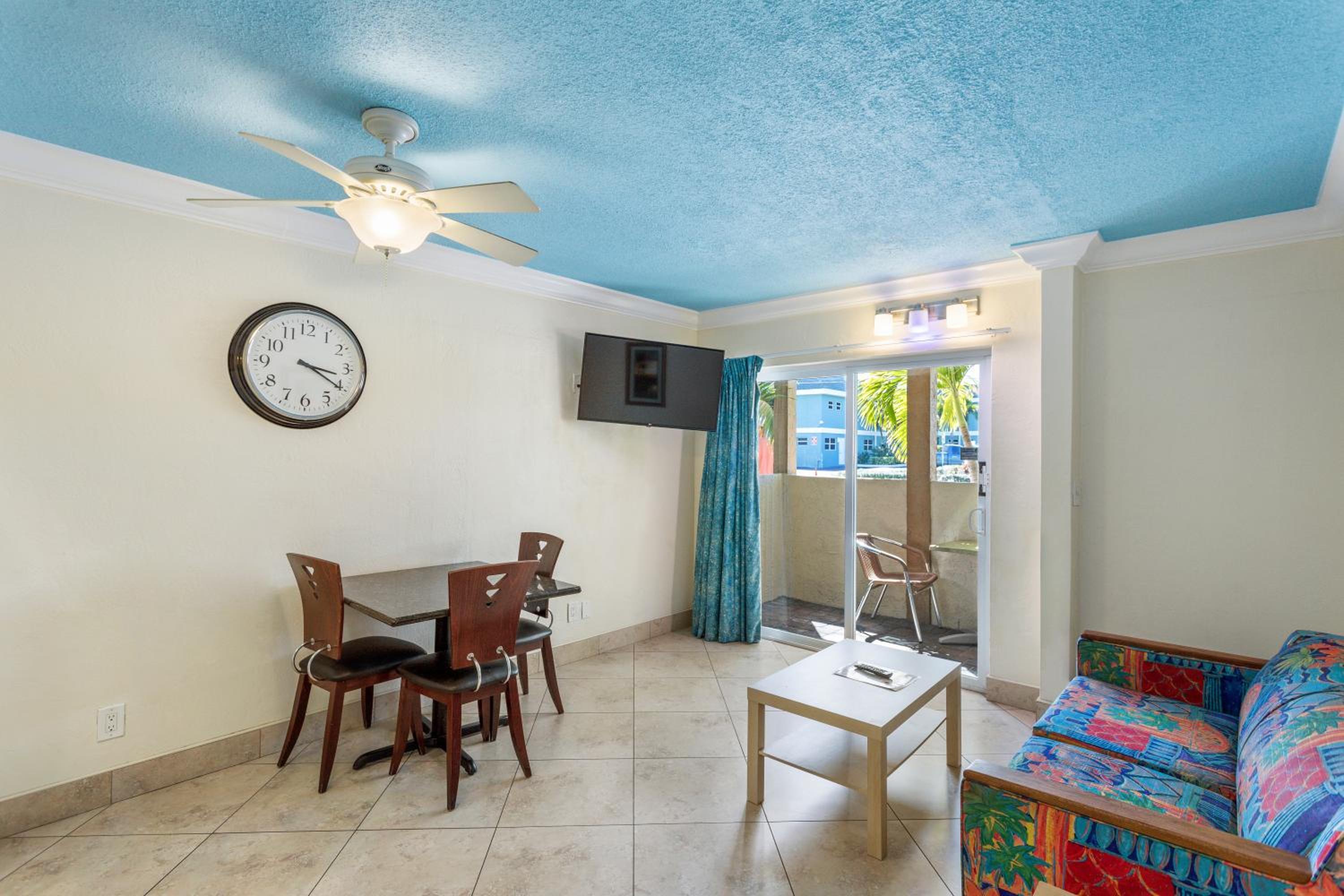 One Bedroom Suite: 1 Queen Bed and 1 Sleeper Sofa - Photo 3