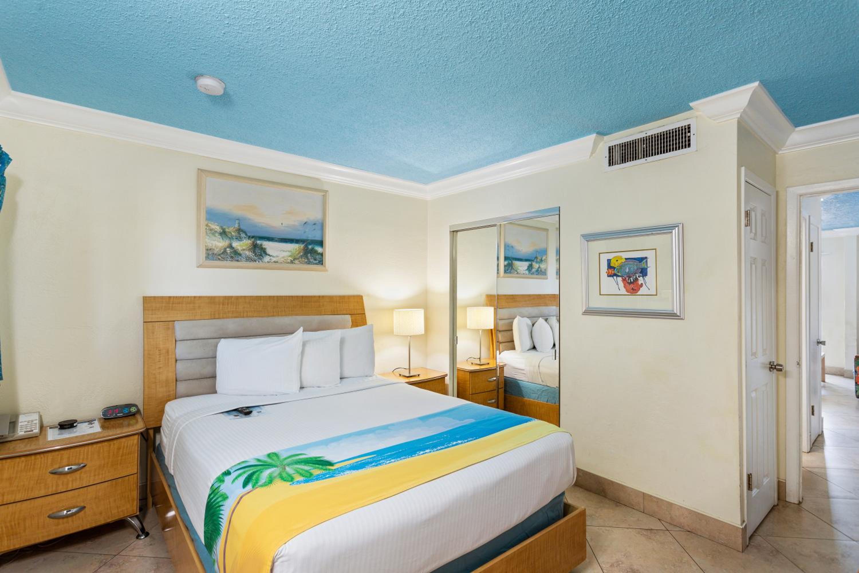 One Bedroom Suite: 1 Queen Bed and 1 Sleeper Sofa - Photo 1