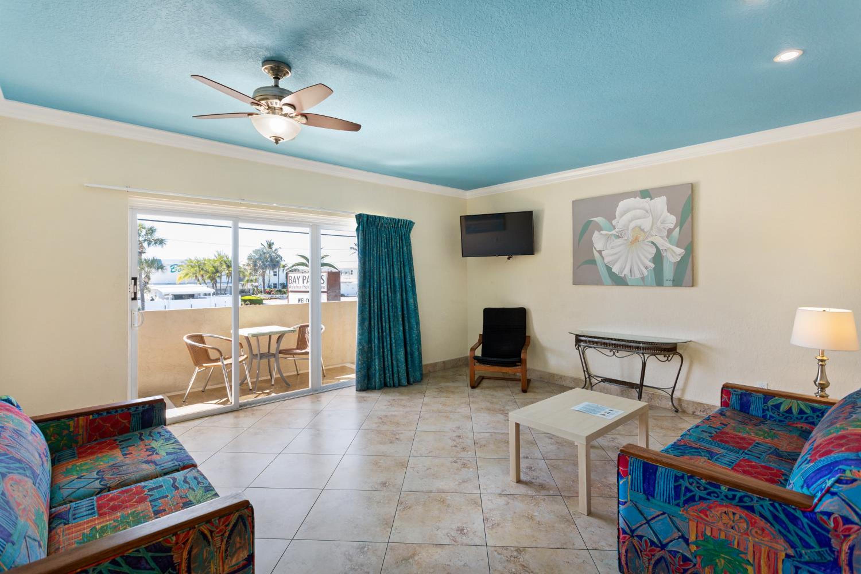 Deluxe One Bedroom Suite: 1 Queen Bed and 2 Sleeper Sofas - Photo 1