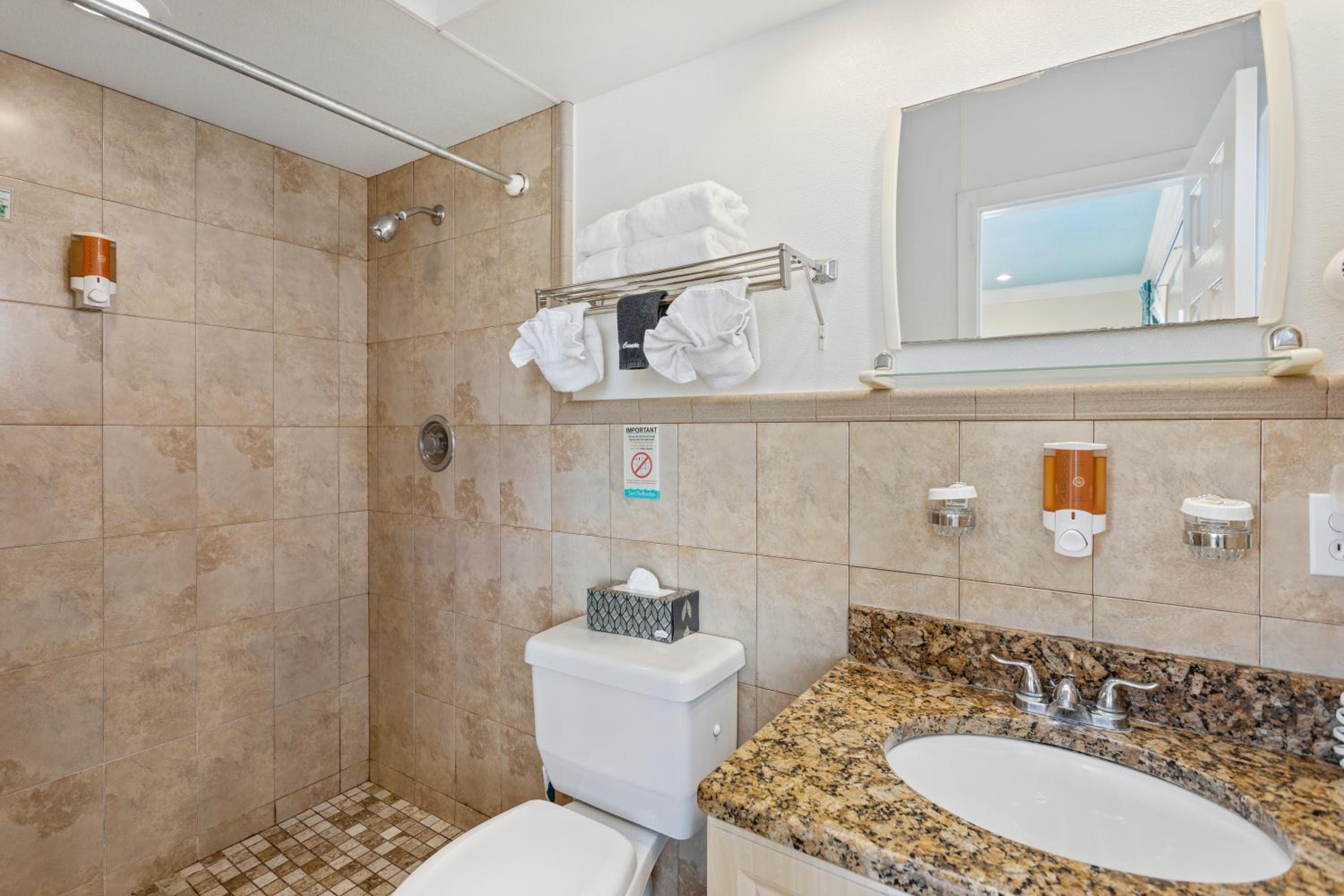 Deluxe Two Bedroom Suite: 2 Queen Beds and 1 Sleeper Sofa - Photo 5