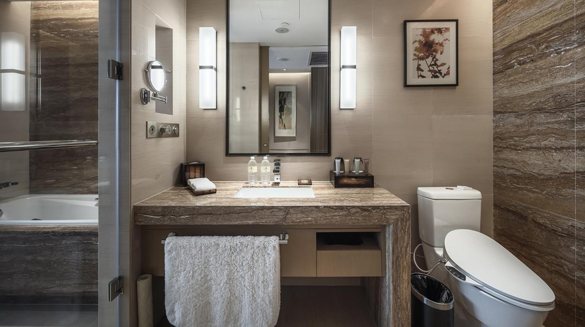 Deluxe King Room photo 2