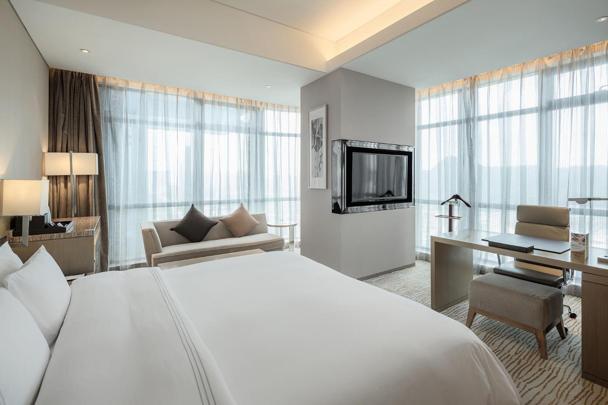 Deluxe King Room photo 3