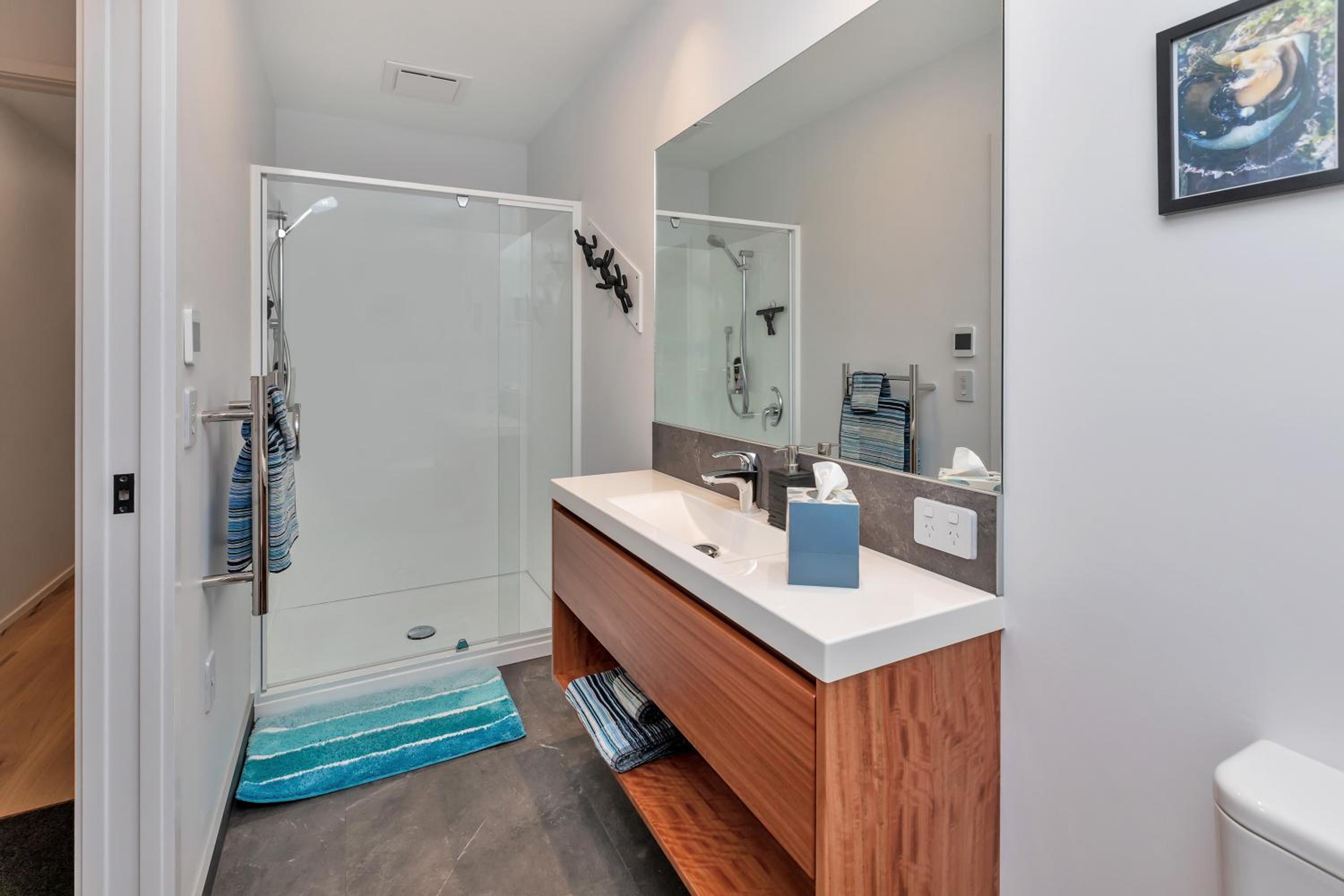 Twin Room with Private Bathroom - Photo 6
