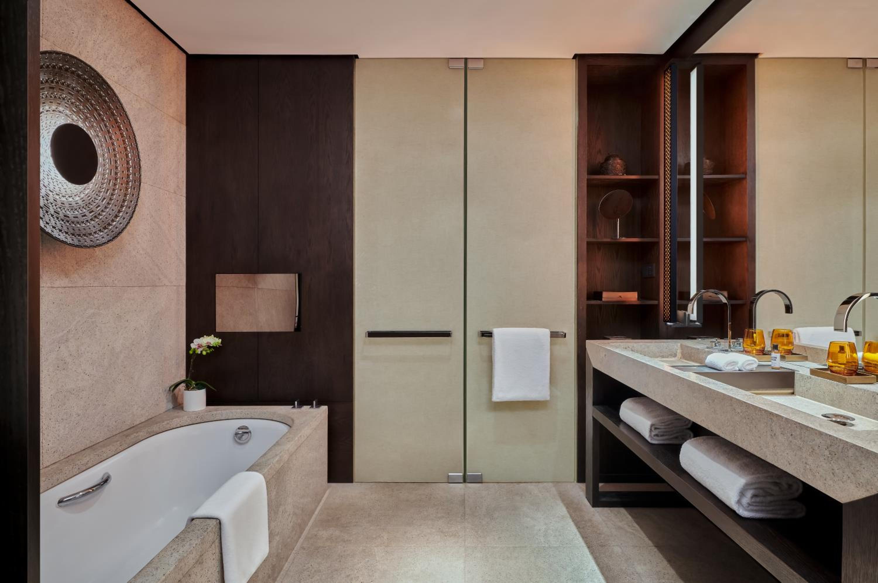 Deluxe Twin Room with club access photo 2