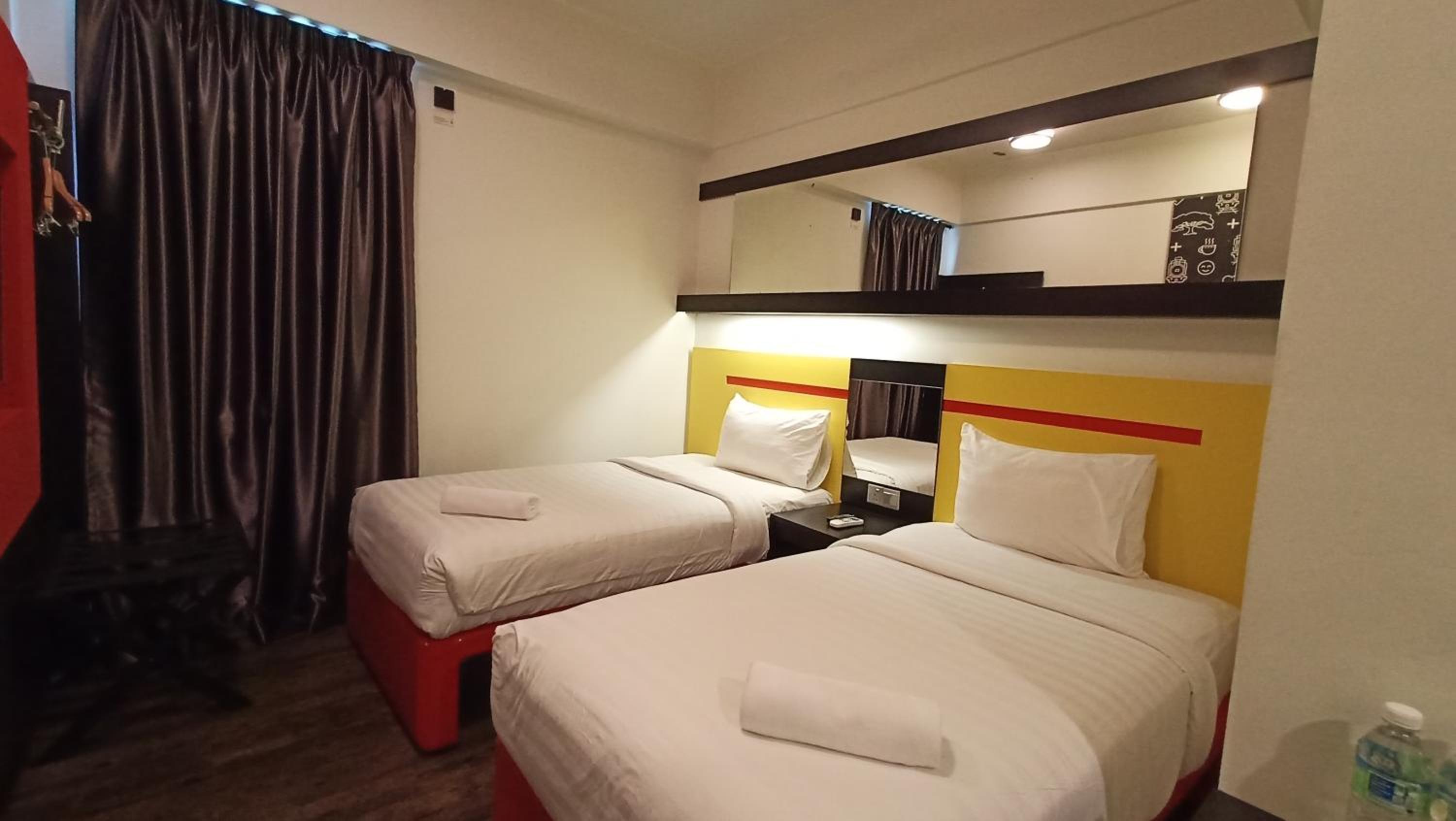 Twin Room - Photo 3