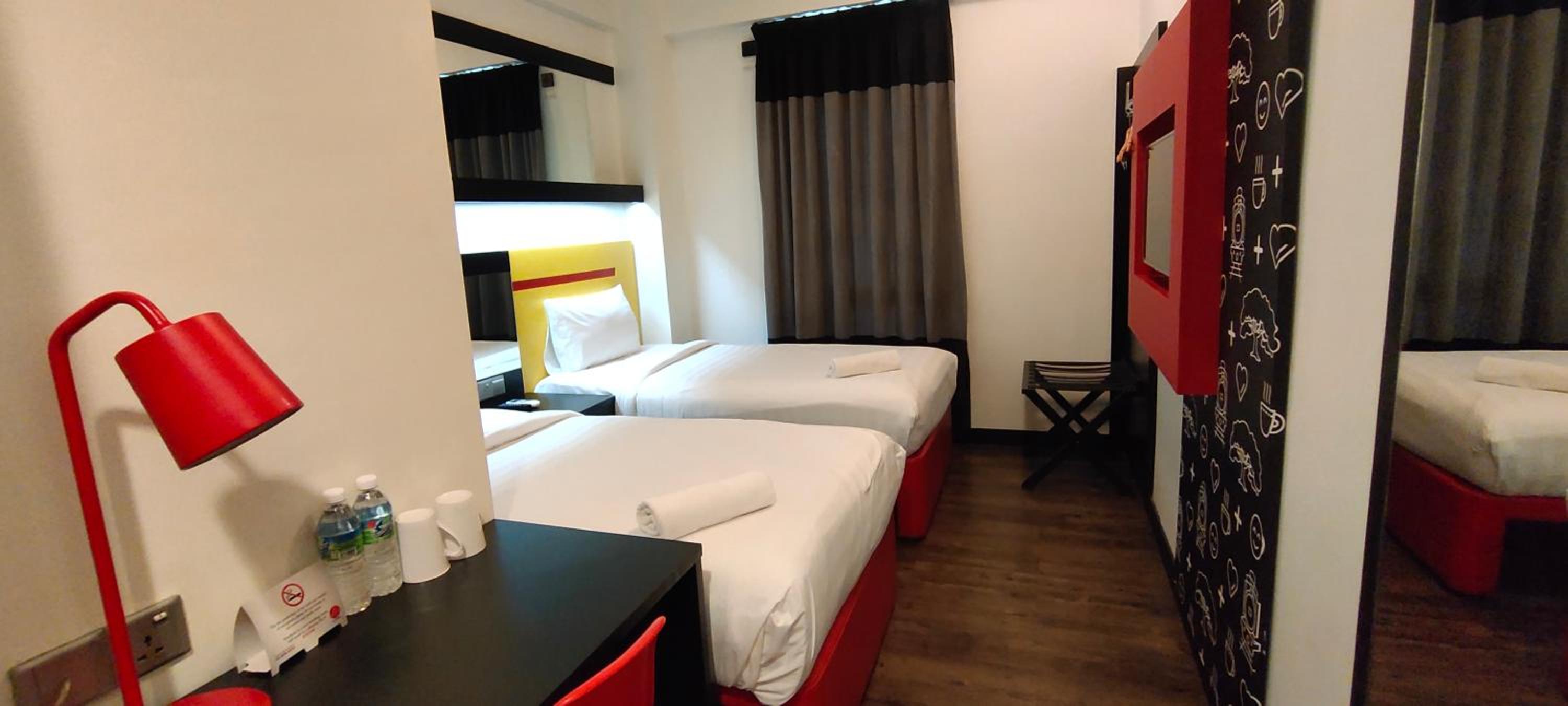 Twin Room - Photo 2