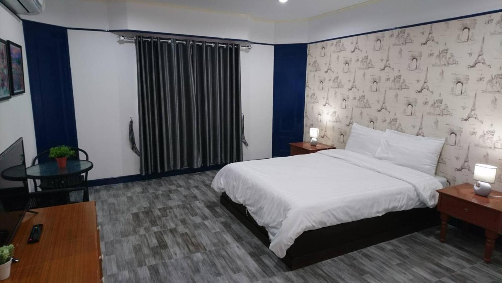 Double Room with Private Bathroom - Photo 8