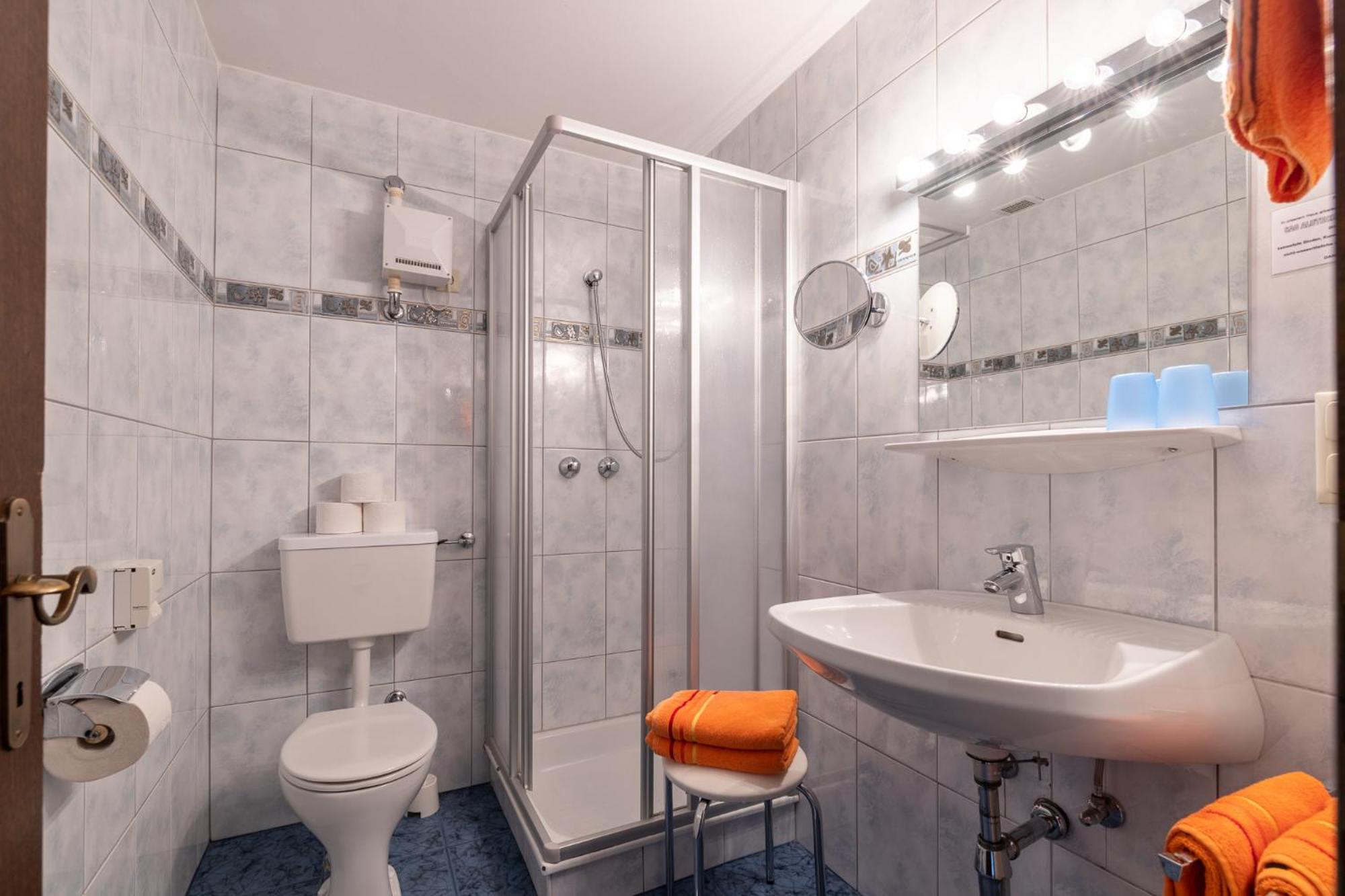 Deluxe Double Room with Shower photo 2