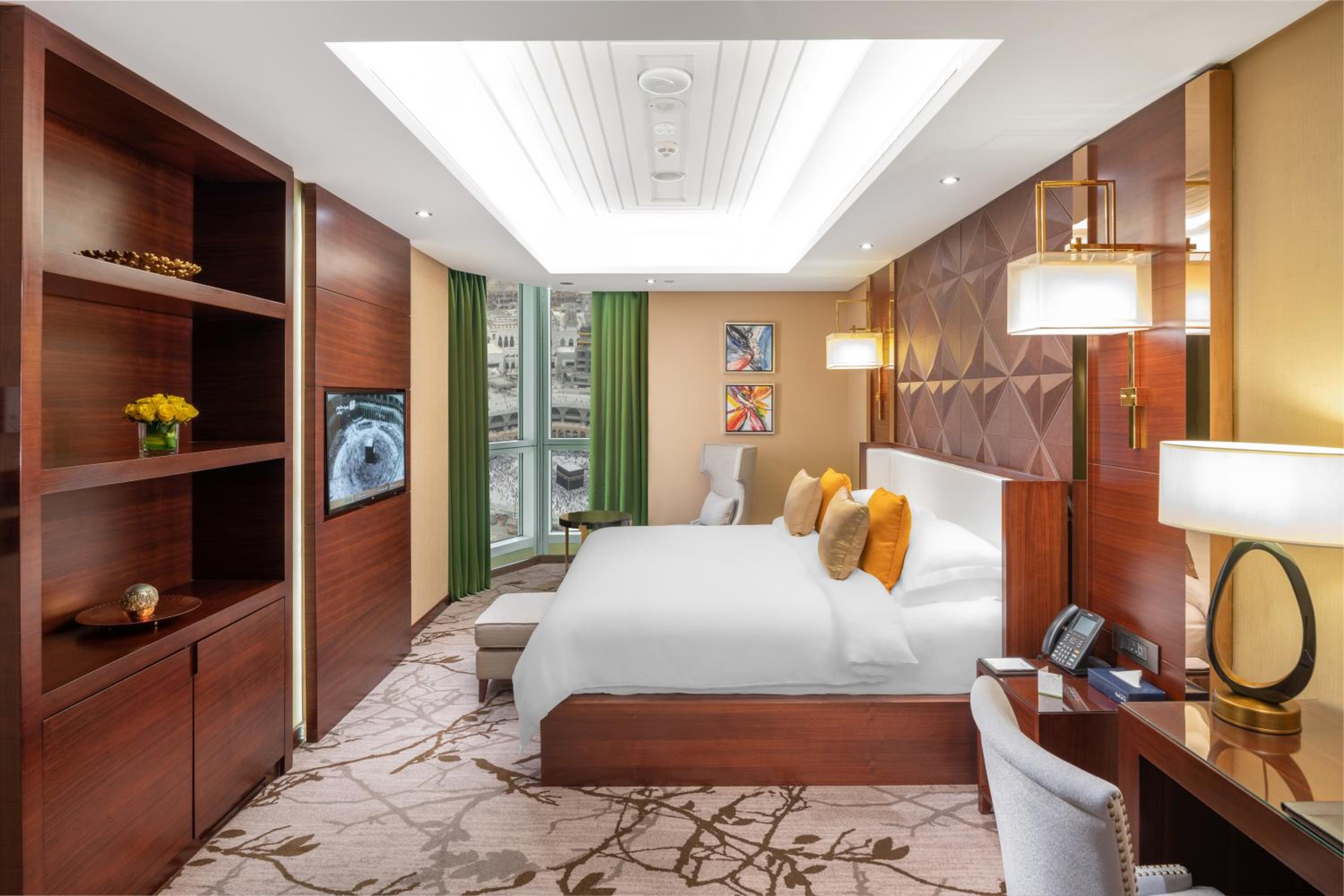 Spacious Partial Kaaba View One Bedroom Suite