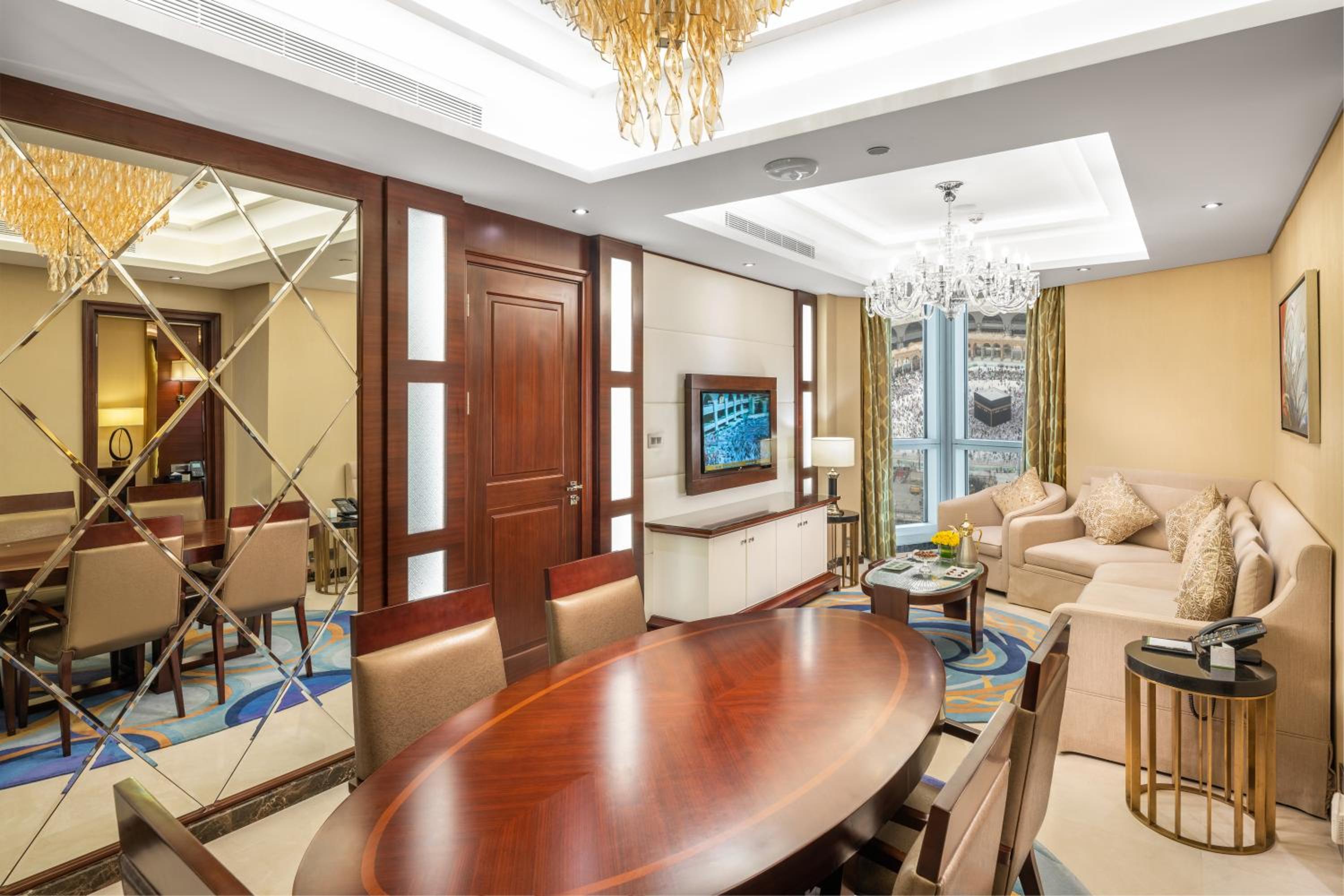 Spacious Partial Kaaba View One Bedroom Suite
