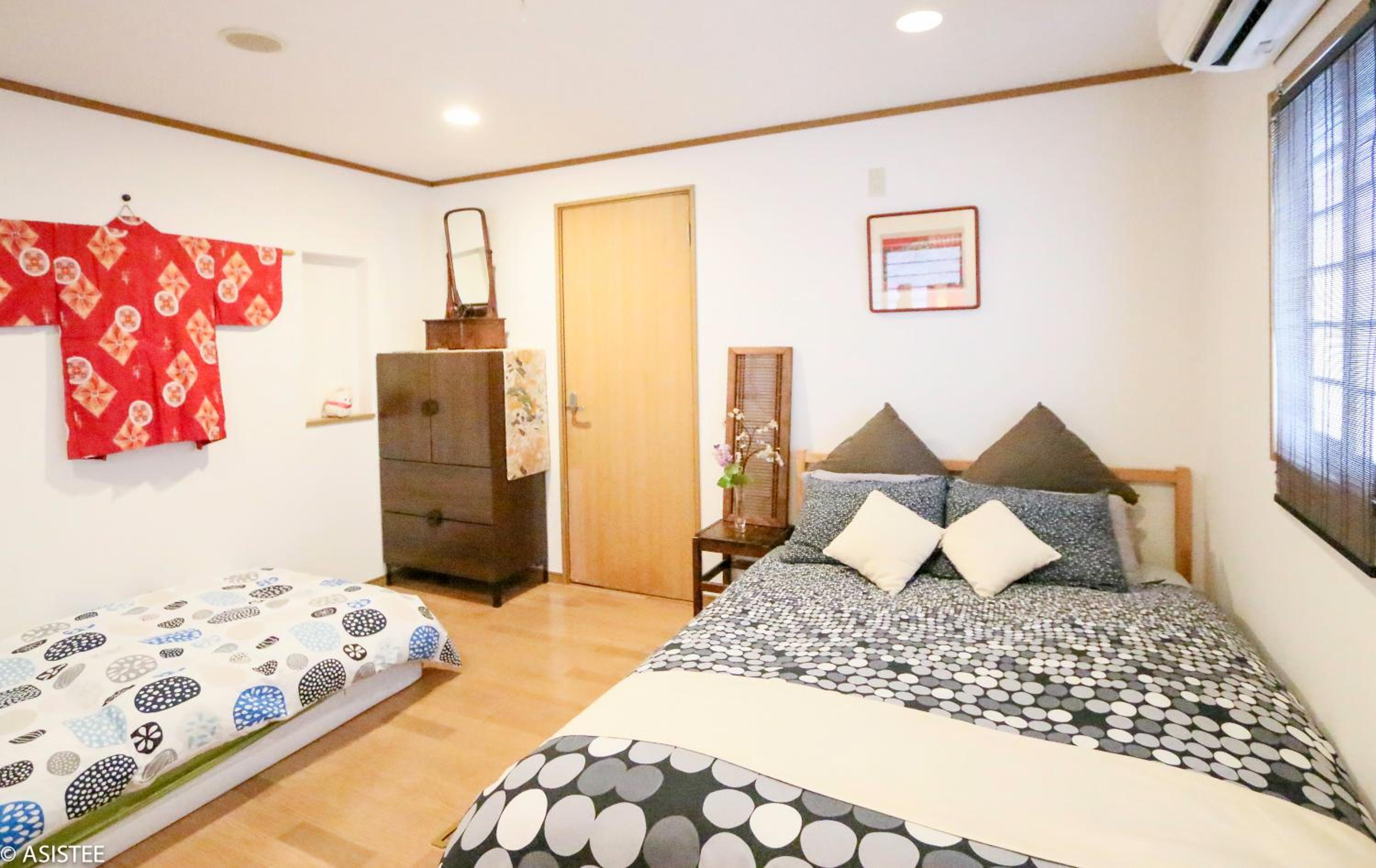 One-Bedroom Apartment photo 1