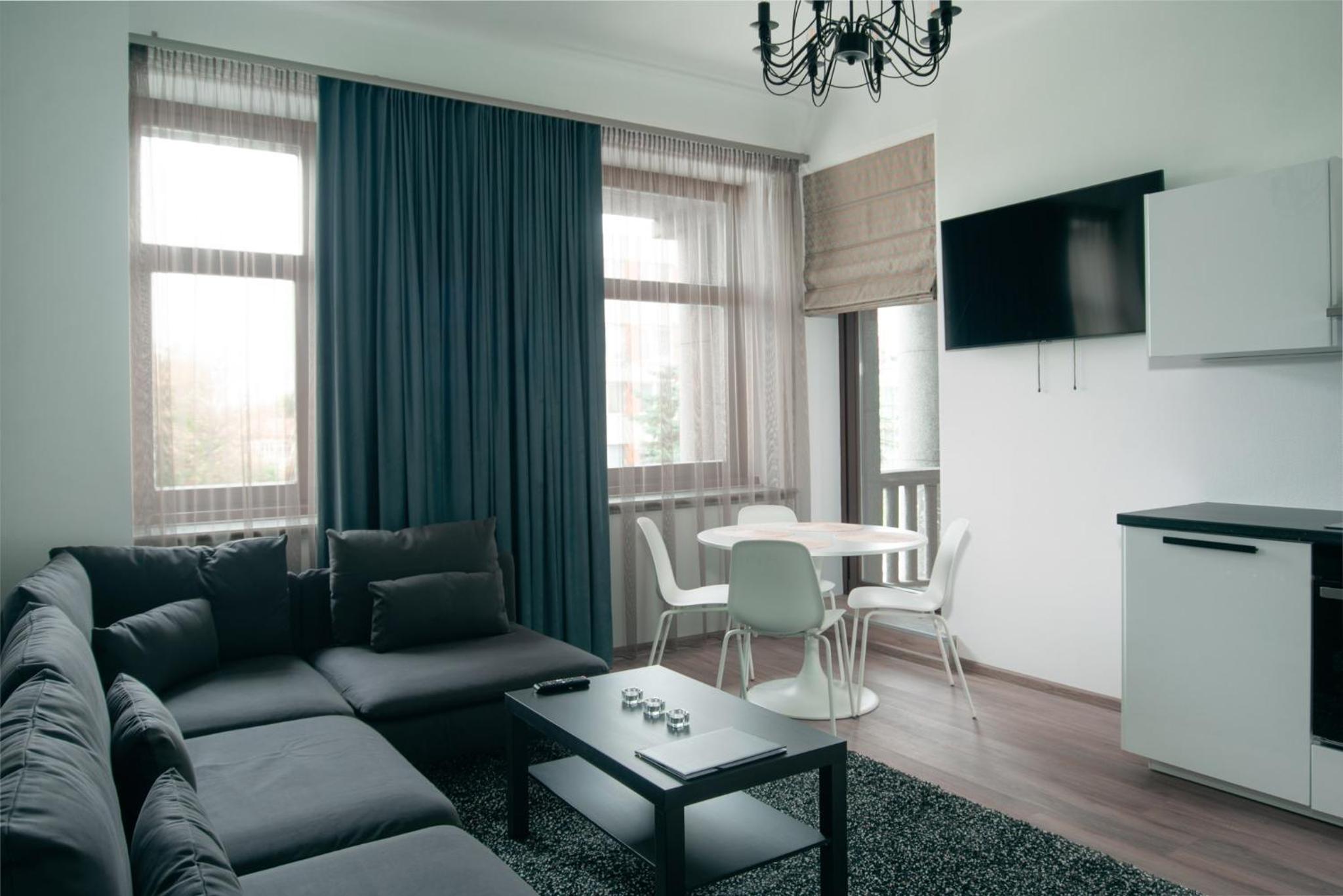 Apartment with Balcony - Photo 16