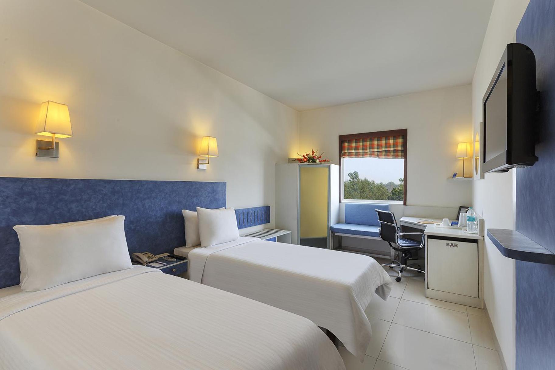 Superior Room 2 Sgl Beds - Photo 2
