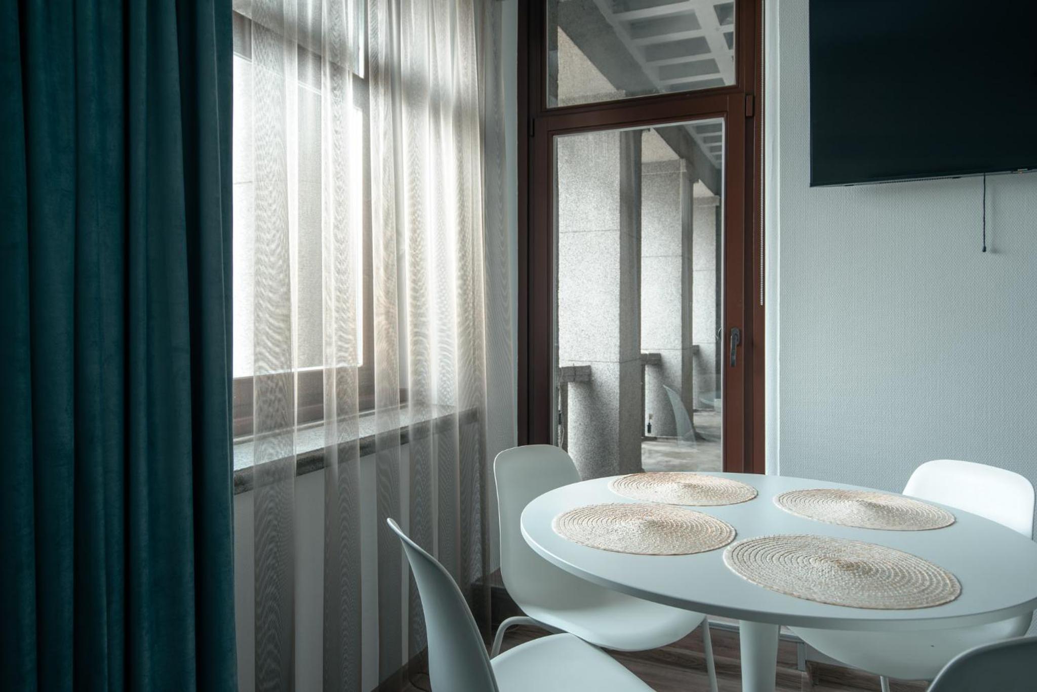 Apartment with Balcony - Photo 5
