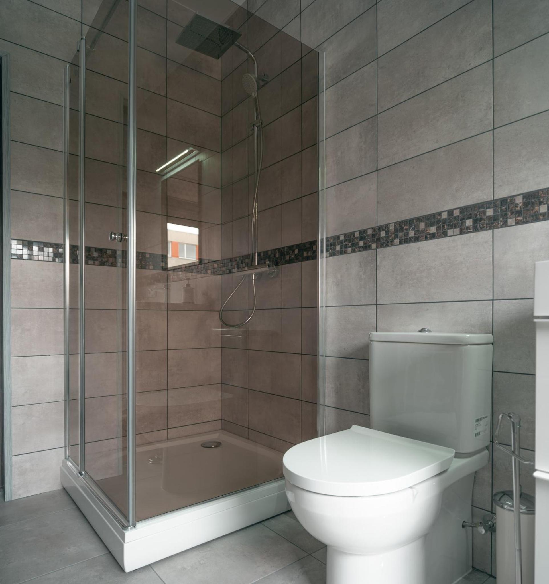 Apartment with Balcony - Photo 6