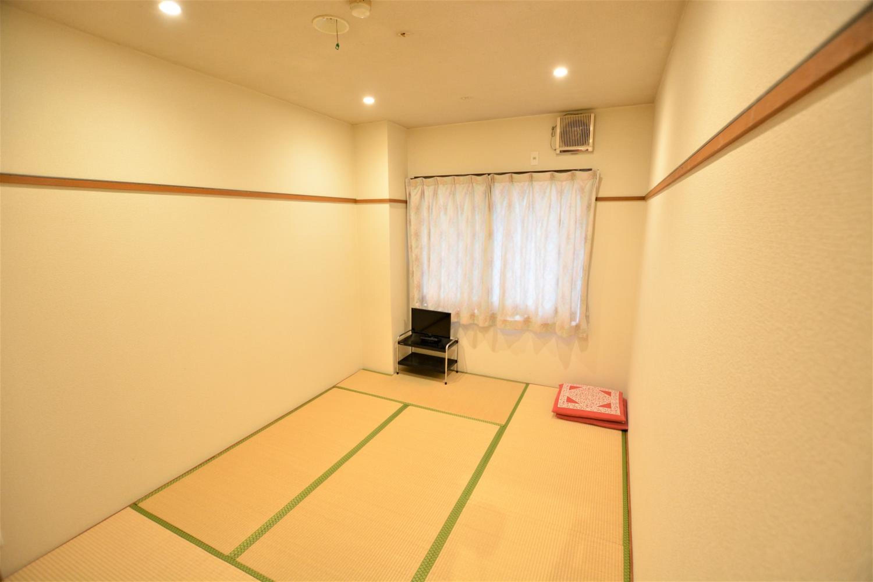 Japanese-Style Twin Room - Non-Smoking photo 1