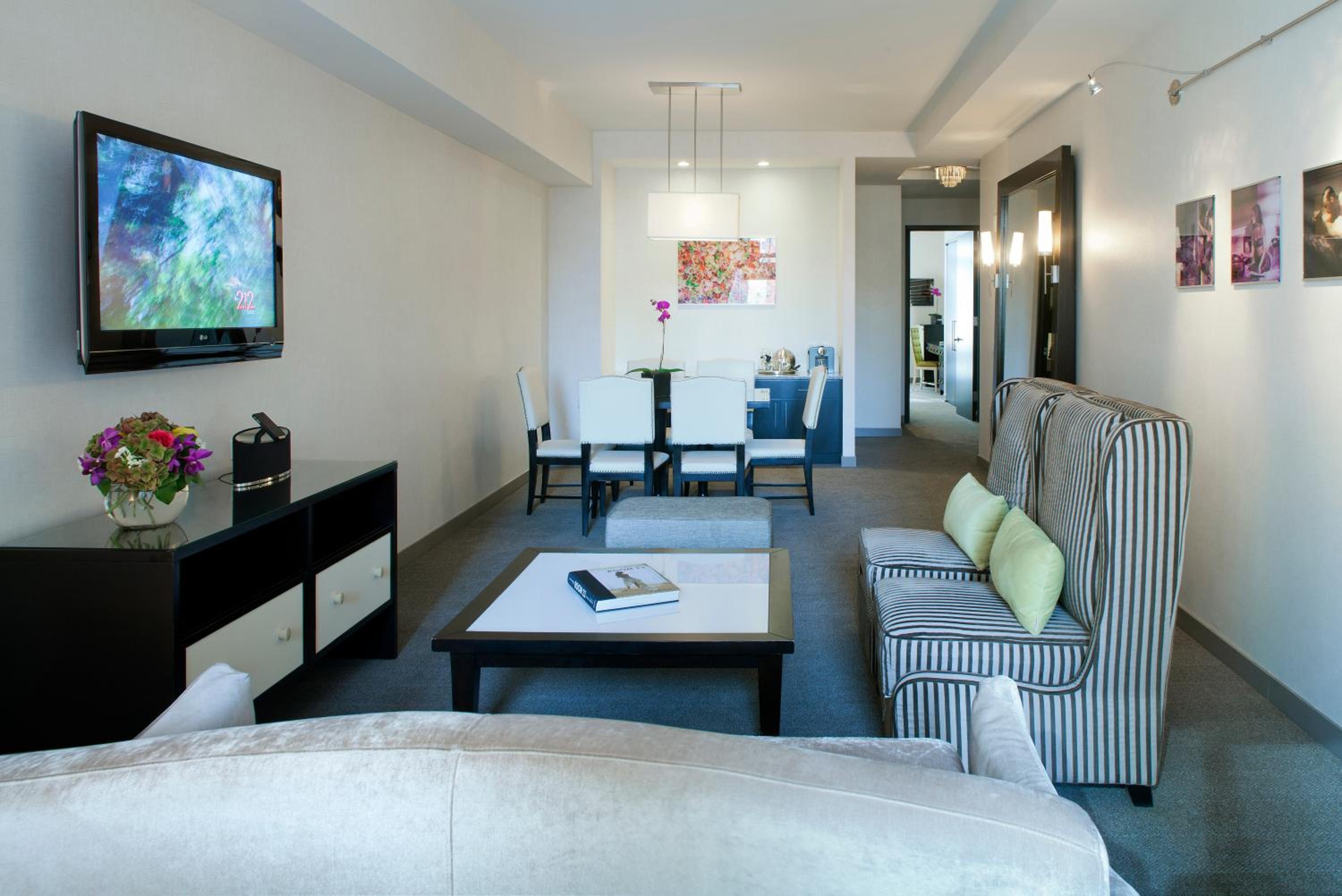 Royalton Suite photo 2