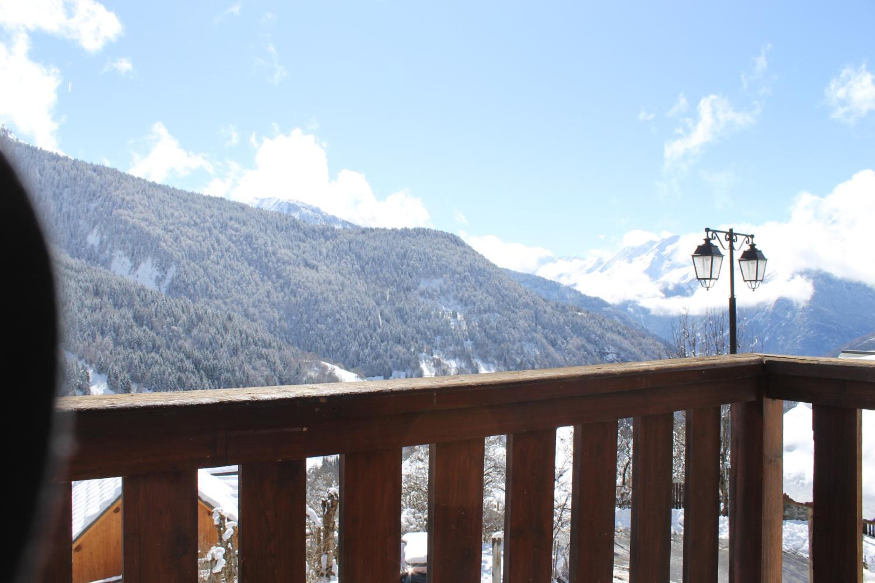 Three-Bedroom Apartment with Mountain View photo 3