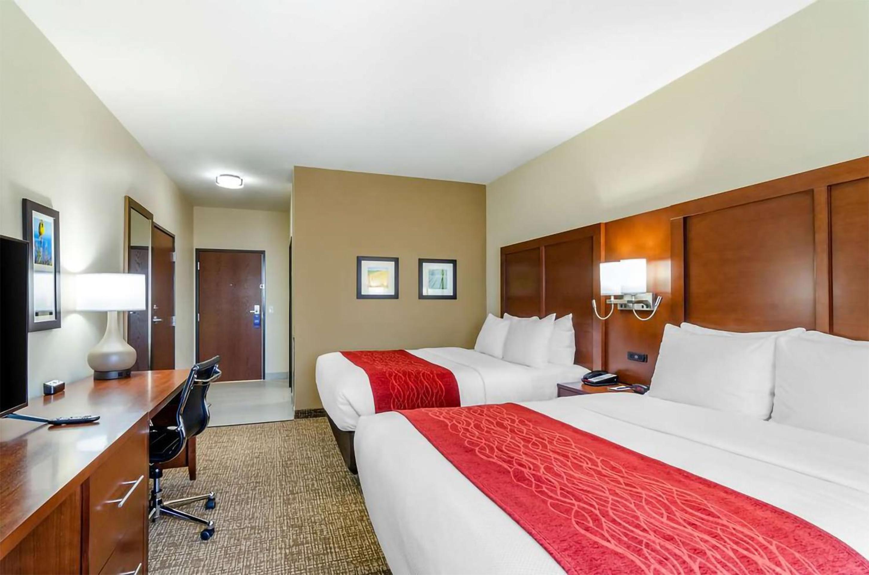 Queen Room with Two Queen Beds - Non-Smoking photo 1